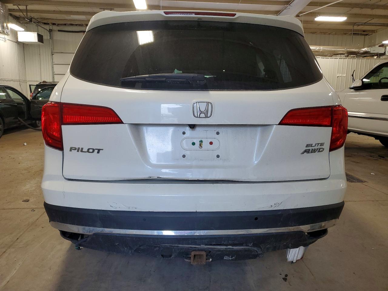 2017 Honda Pilot Elite White vin: 5FNYF6H09HB011133