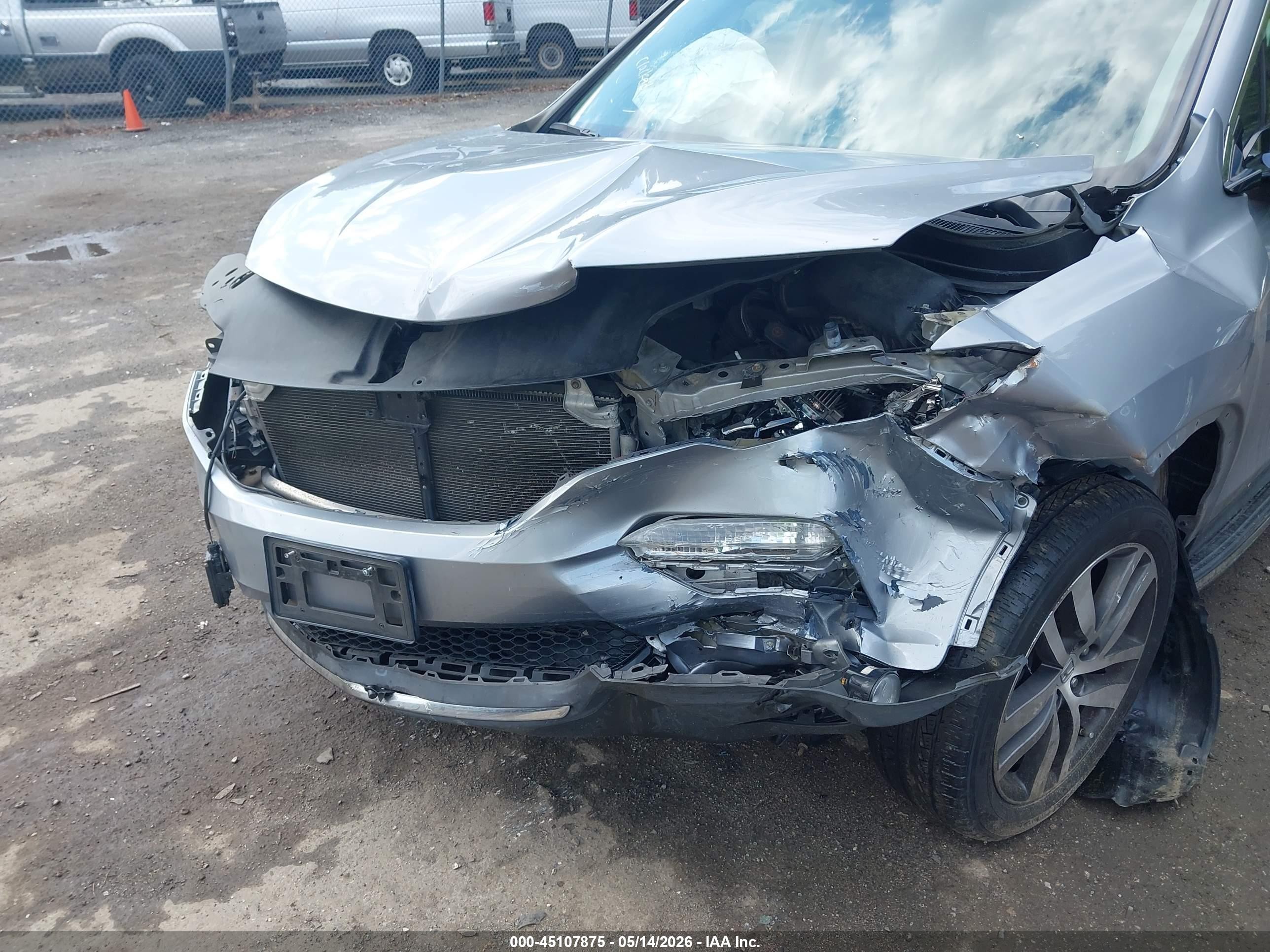 2017 Honda Pilot Elite Silver vin: 5FNYF6H09HB044181