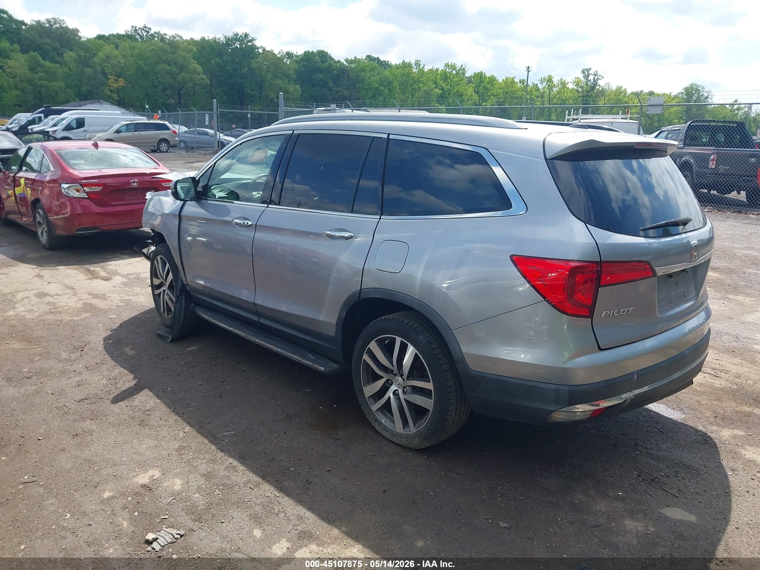2017 Honda Pilot Elite Silver vin: 5FNYF6H09HB044181