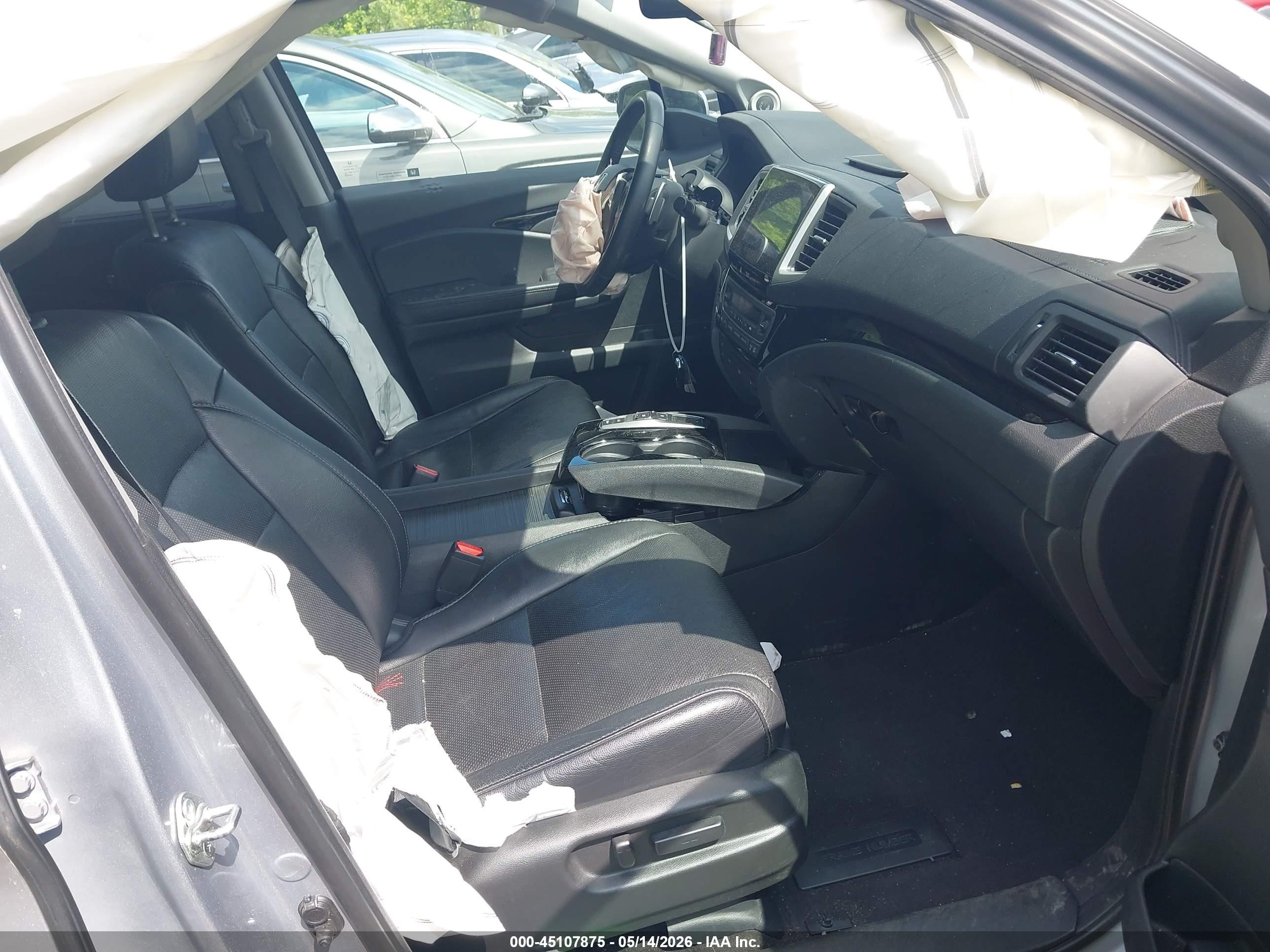 2017 Honda Pilot Elite Silver vin: 5FNYF6H09HB044181