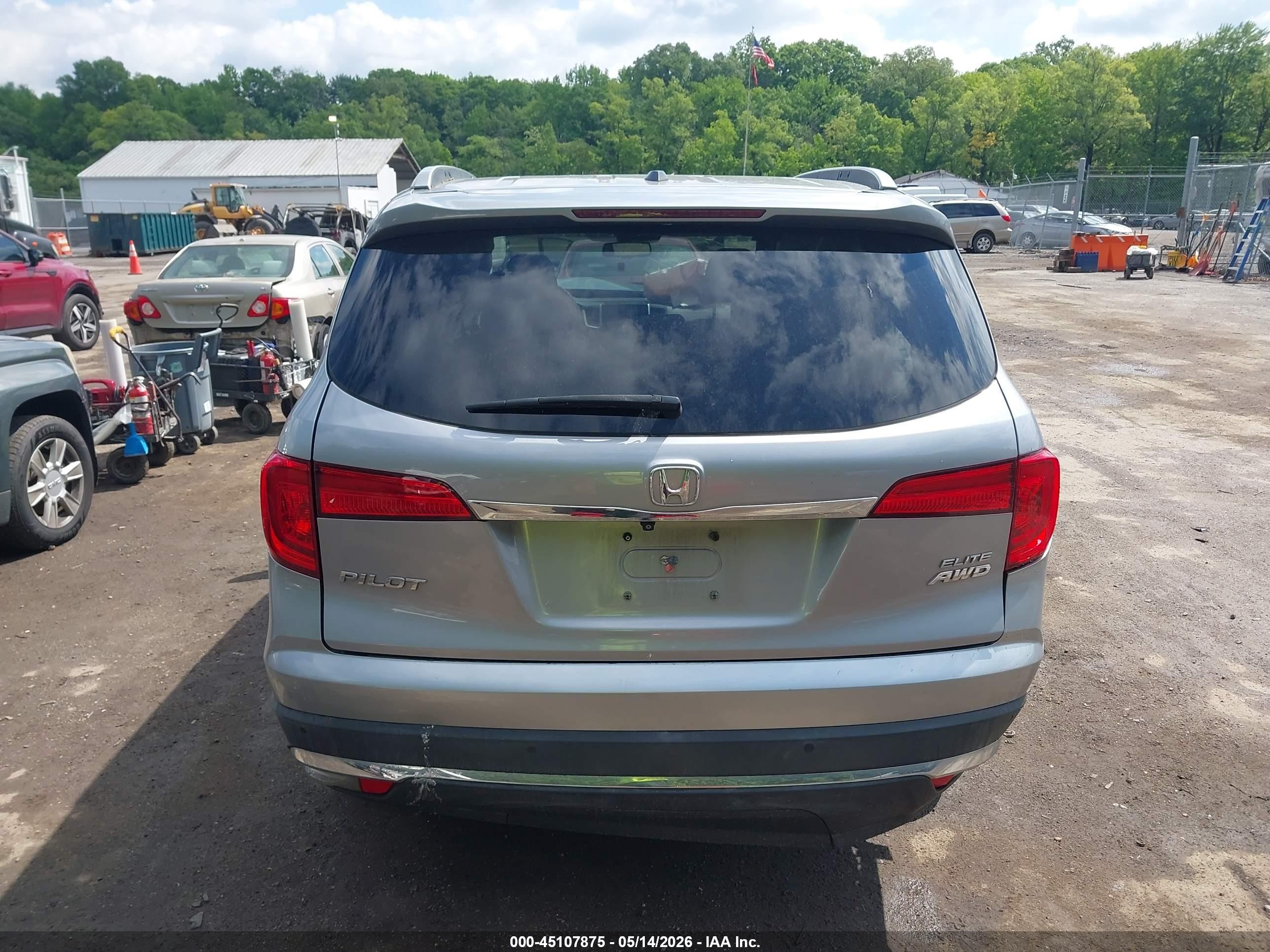 2017 Honda Pilot Elite Silver vin: 5FNYF6H09HB044181