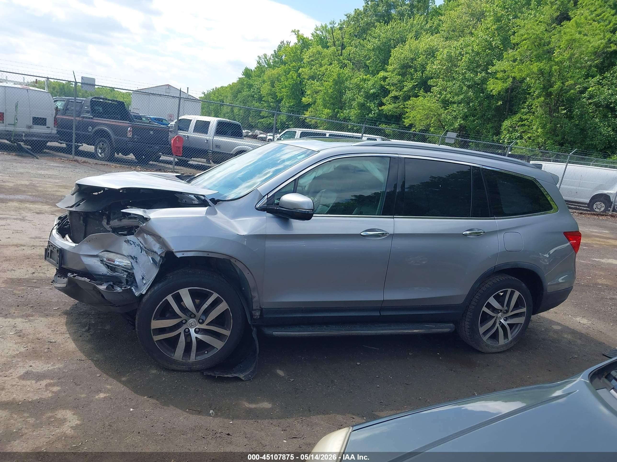 2017 Honda Pilot Elite Silver vin: 5FNYF6H09HB044181