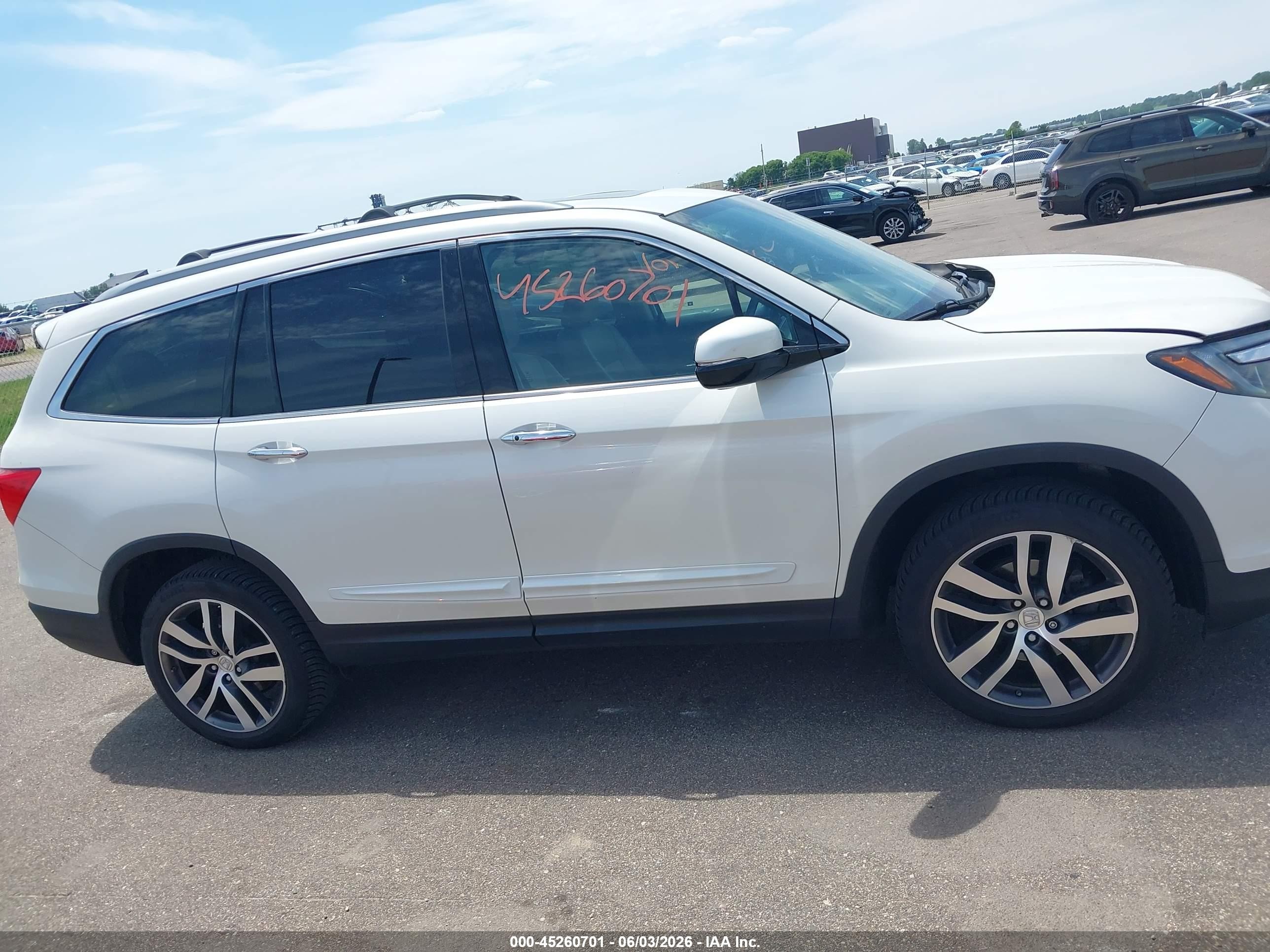 2017 Honda Pilot Elite White vin: 5FNYF6H0XHB050345