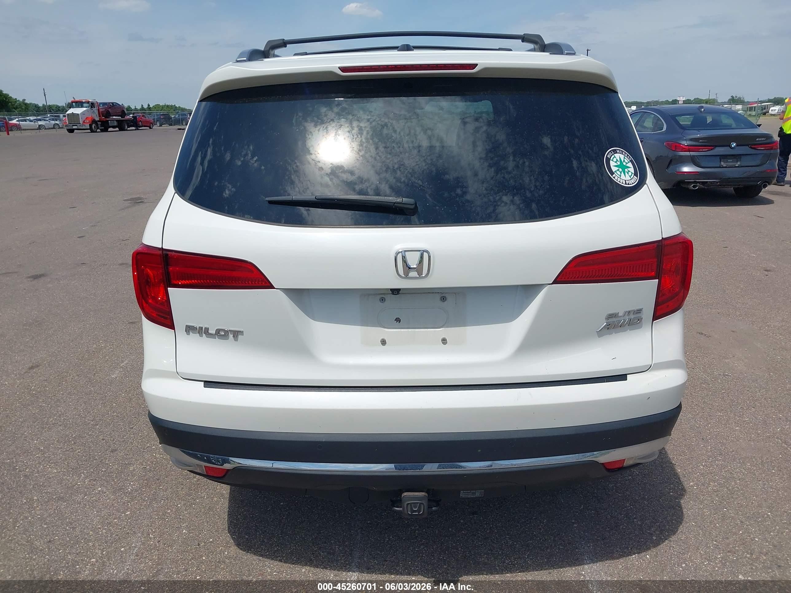 2017 Honda Pilot Elite White vin: 5FNYF6H0XHB050345