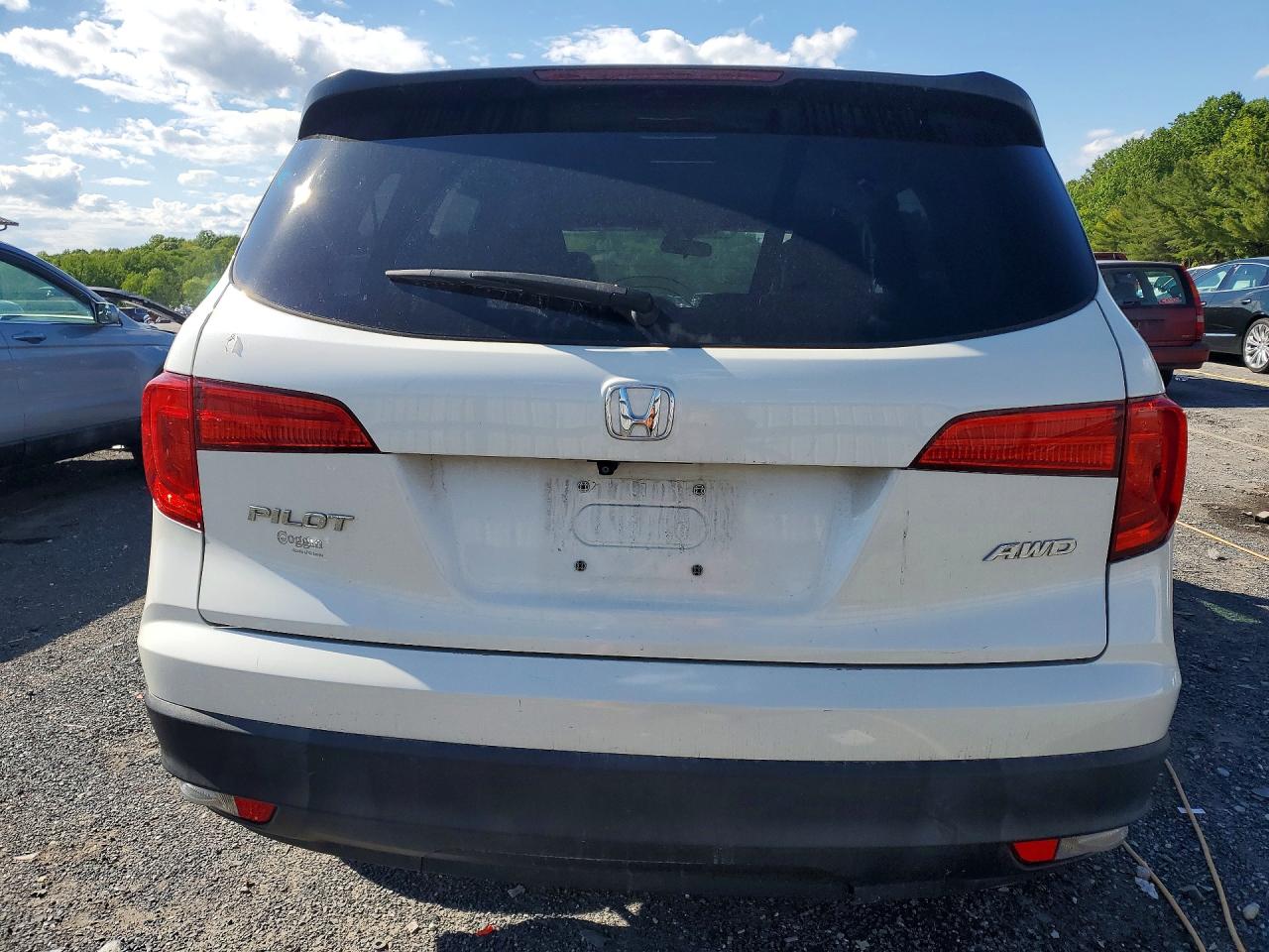2018 Honda Pilot Lx White vin: 5FNYF6H18JB059463