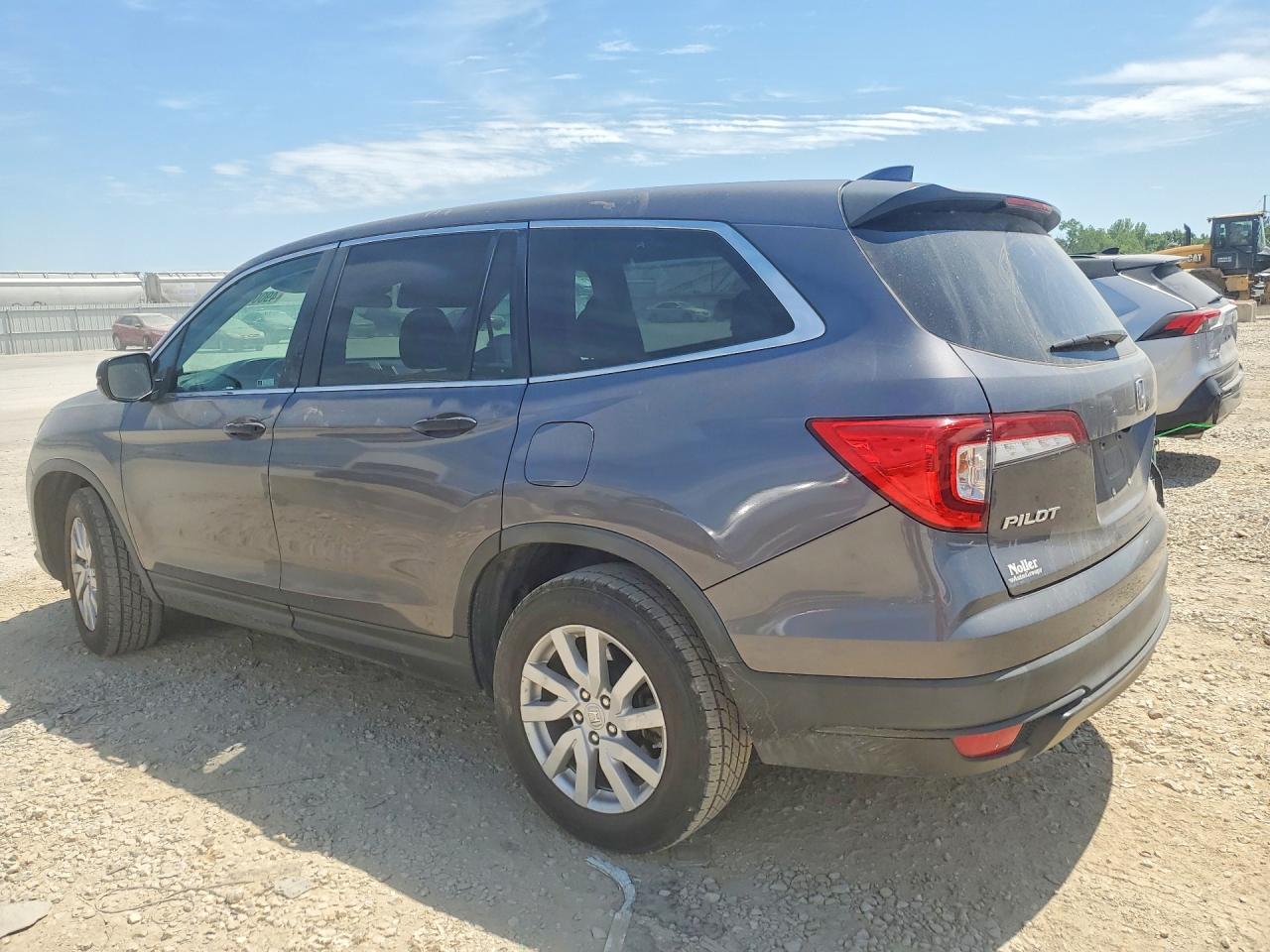 2019 Honda Pilot Lx Gray vin: 5FNYF6H18KB041983