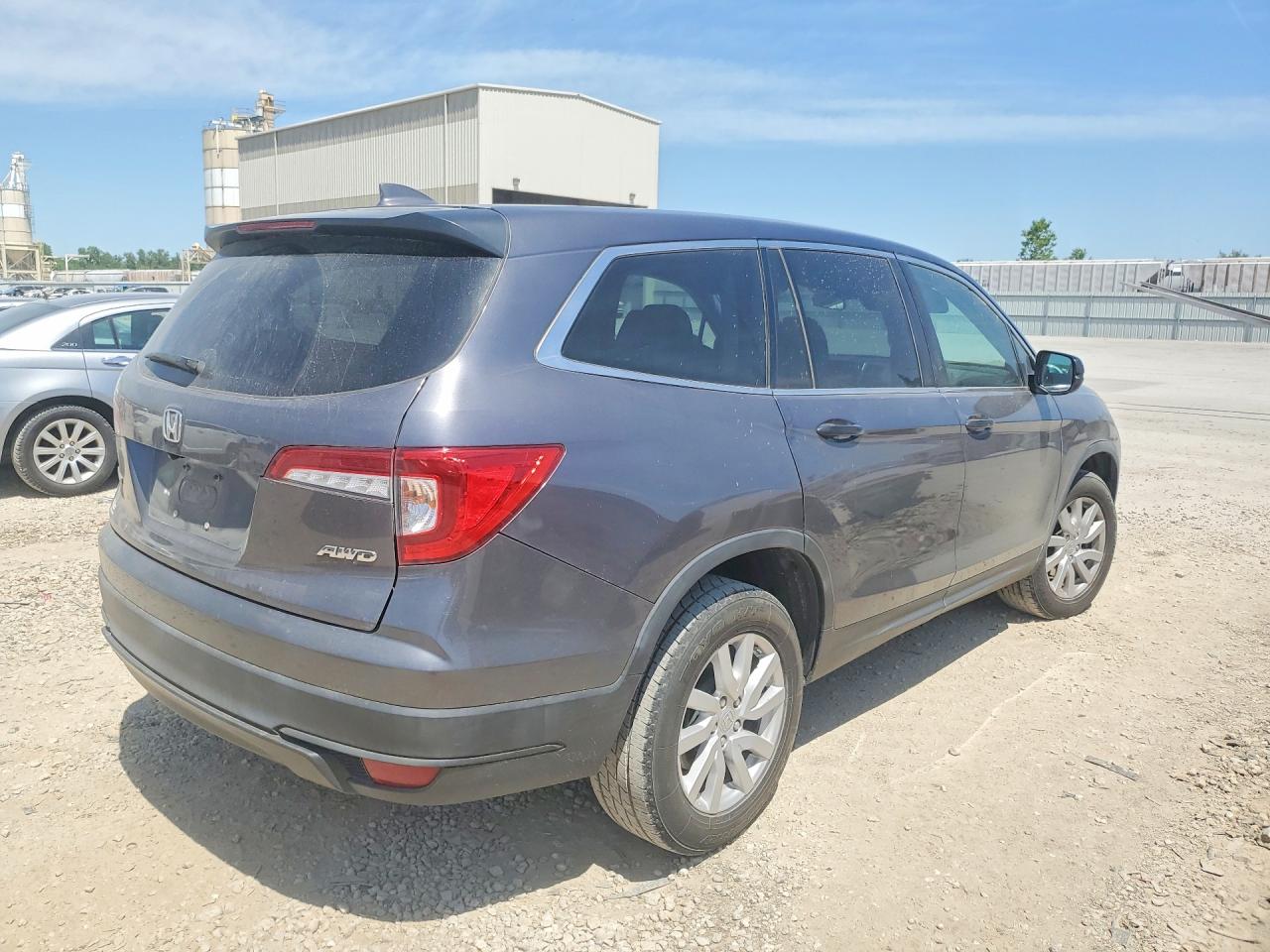 2019 Honda Pilot Lx Gray vin: 5FNYF6H18KB041983