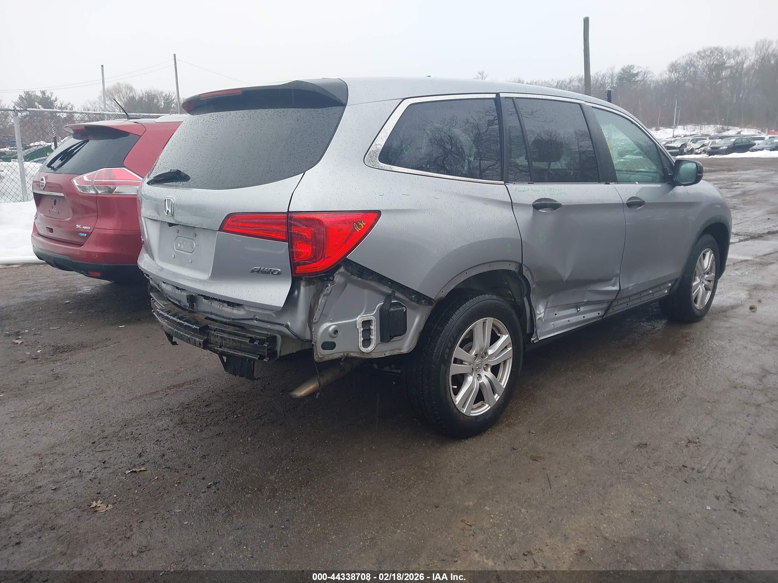 2017 Honda Pilot Lx Silver vin: 5FNYF6H19HB068473