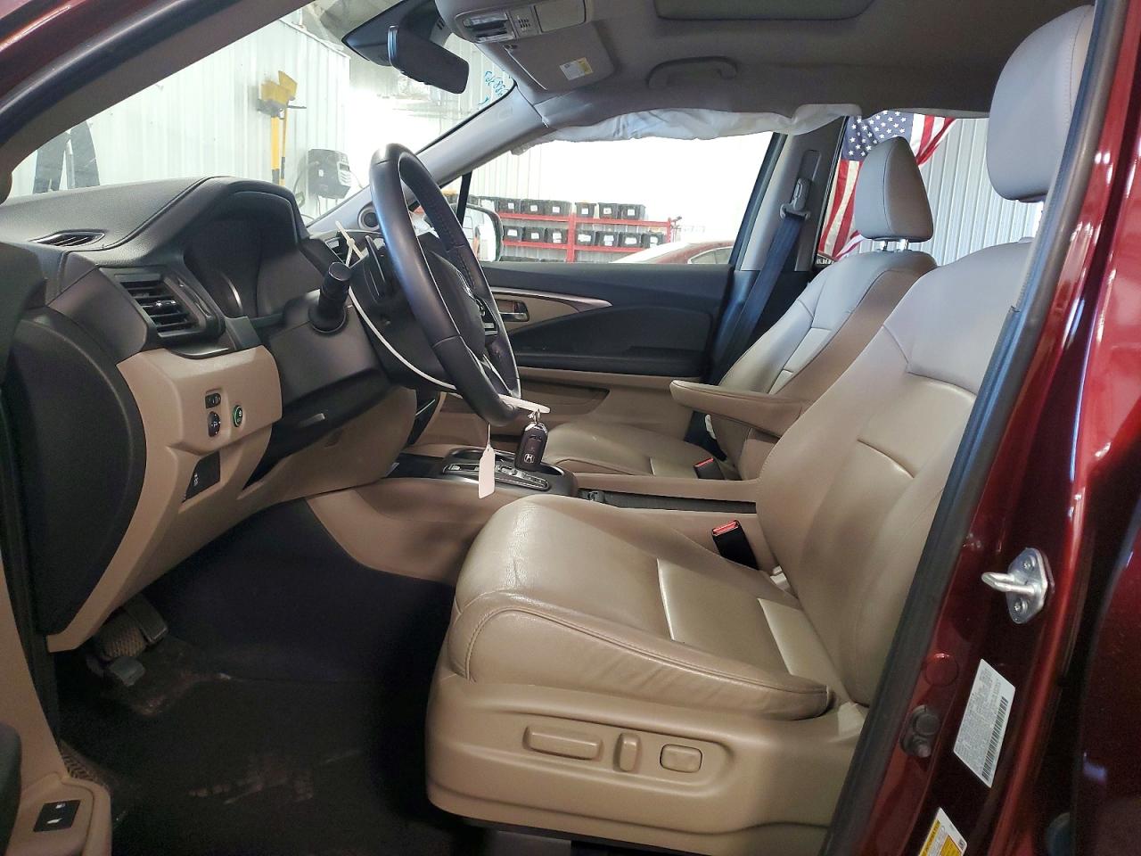 2022 Honda Pilot Se Maroon vin: 5FNYF6H27NB063972