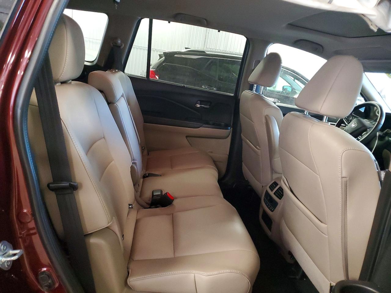 2022 Honda Pilot Se Maroon vin: 5FNYF6H27NB063972