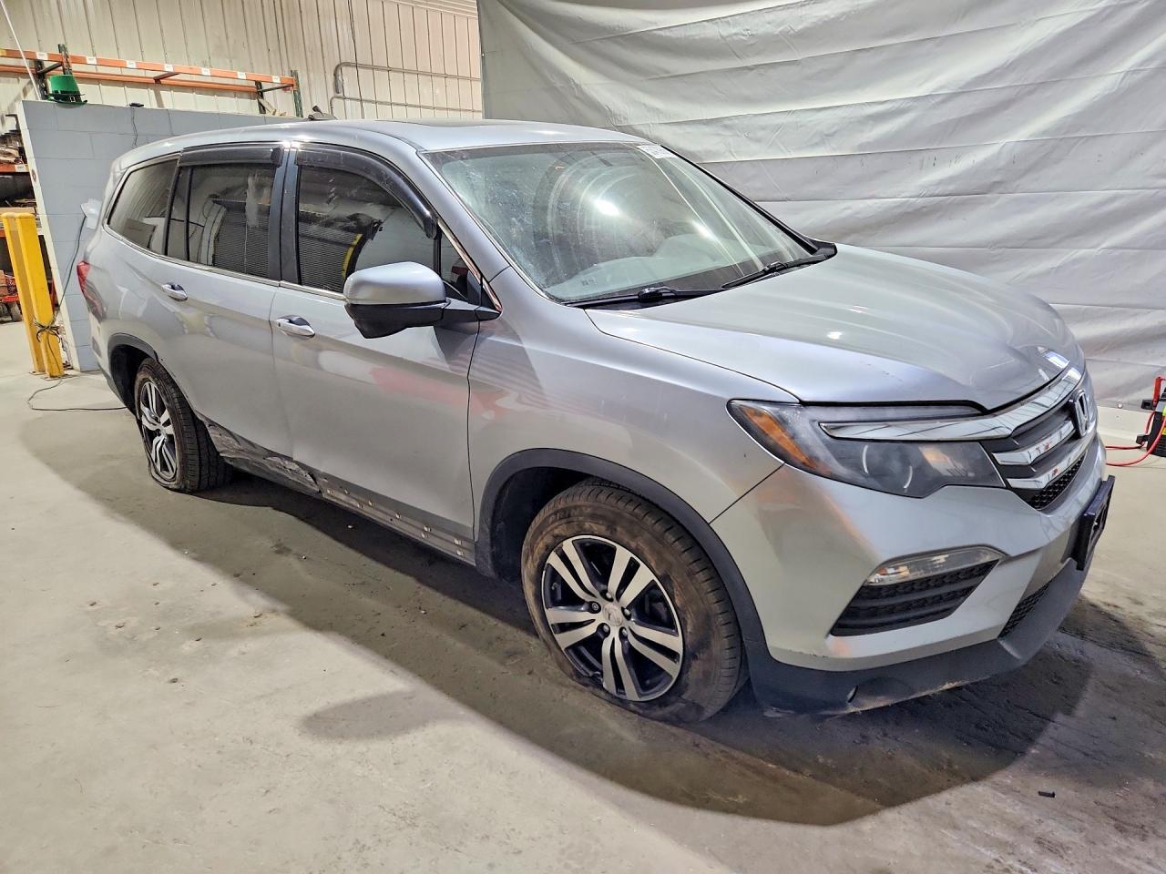 2017 Honda Pilot Exl Серебряный vin: 5FNYF6H53HB049503
