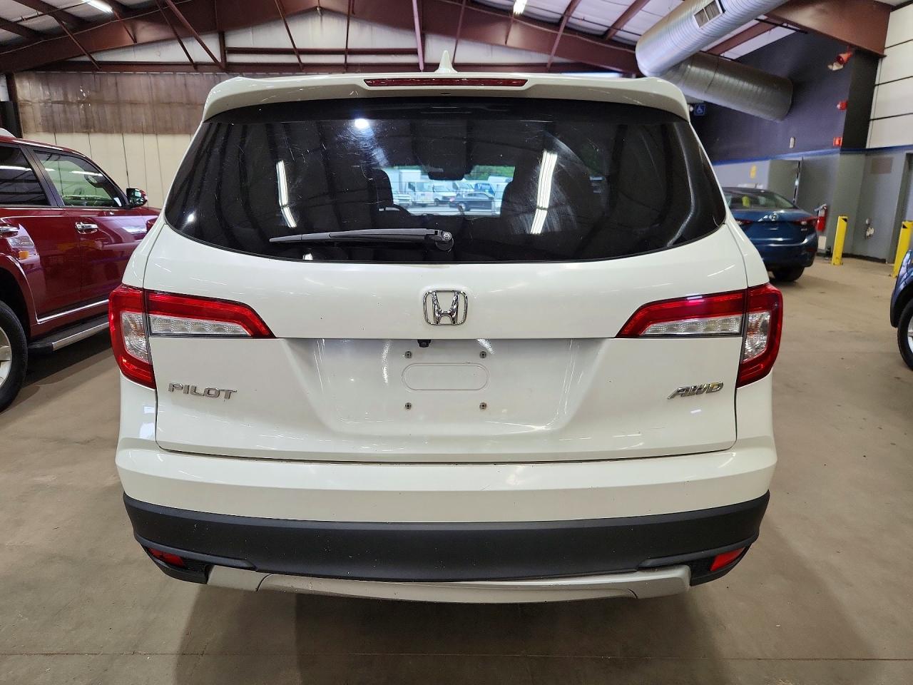 2019 Honda Pilot Exl Белый vin: 5FNYF6H59KB046175