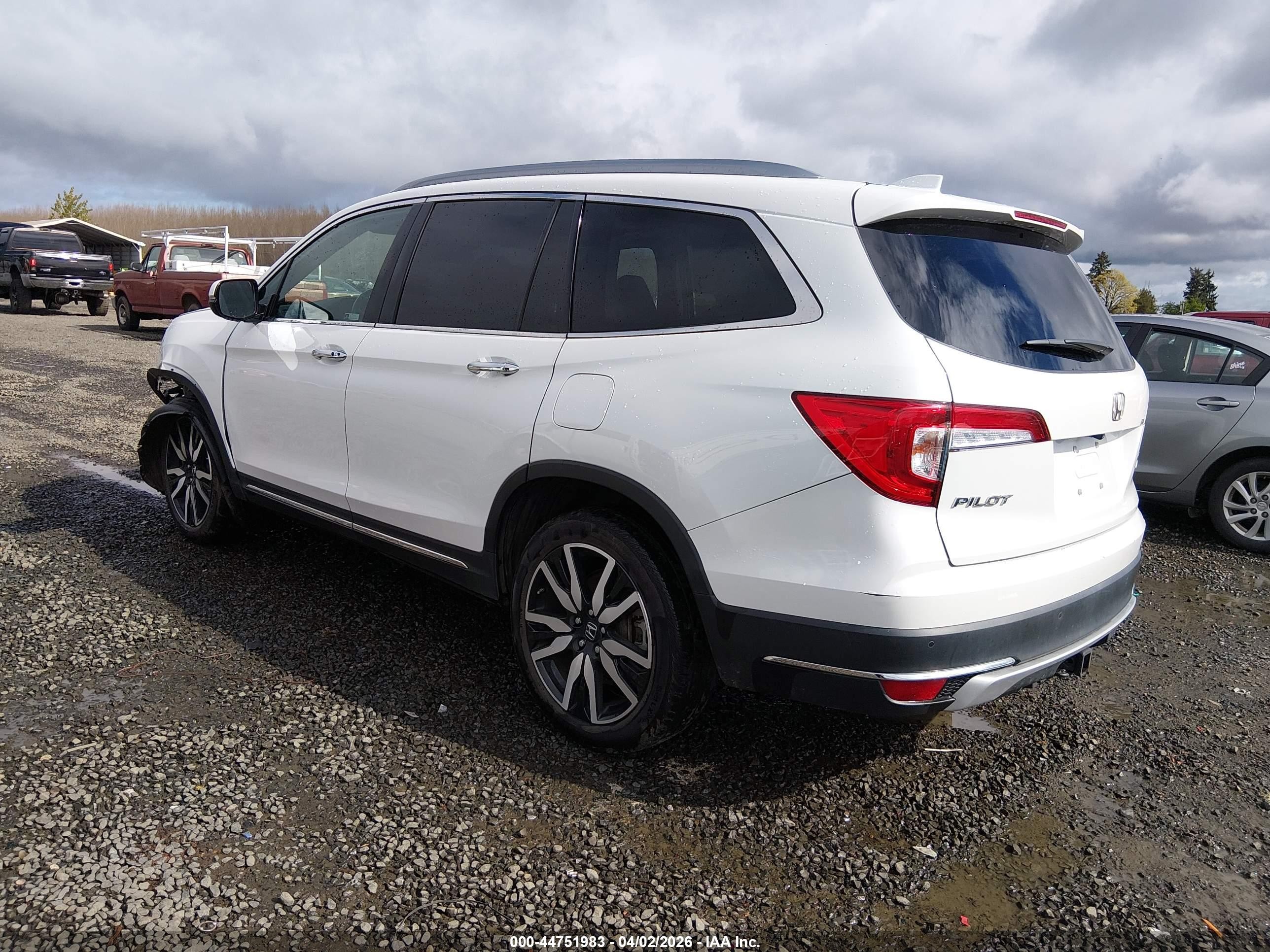 2022 Honda Pilot Awd Touring 7 Passenger White vin: 5FNYF6H60NB011943