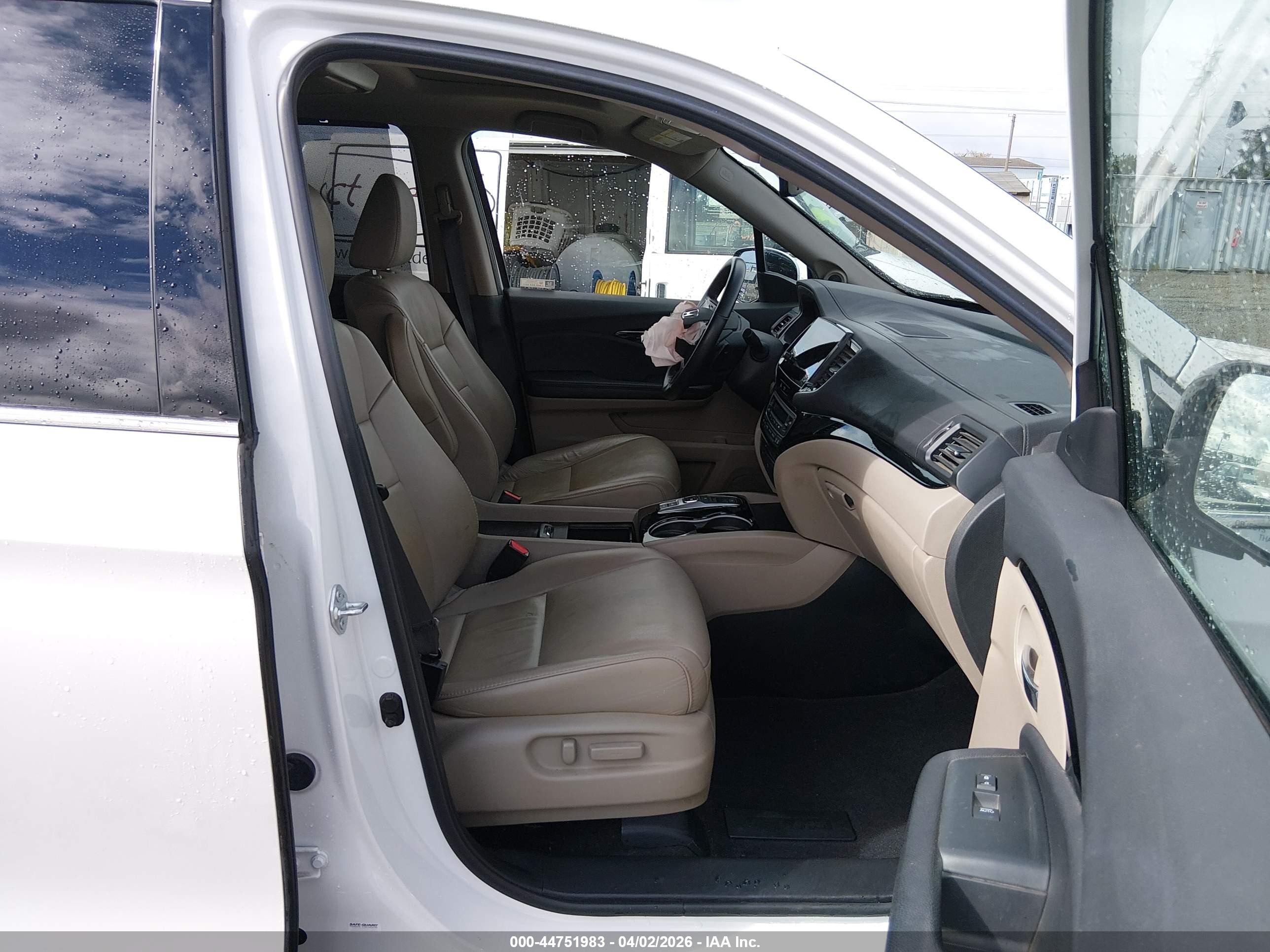 2022 Honda Pilot Awd Touring 7 Passenger White vin: 5FNYF6H60NB011943
