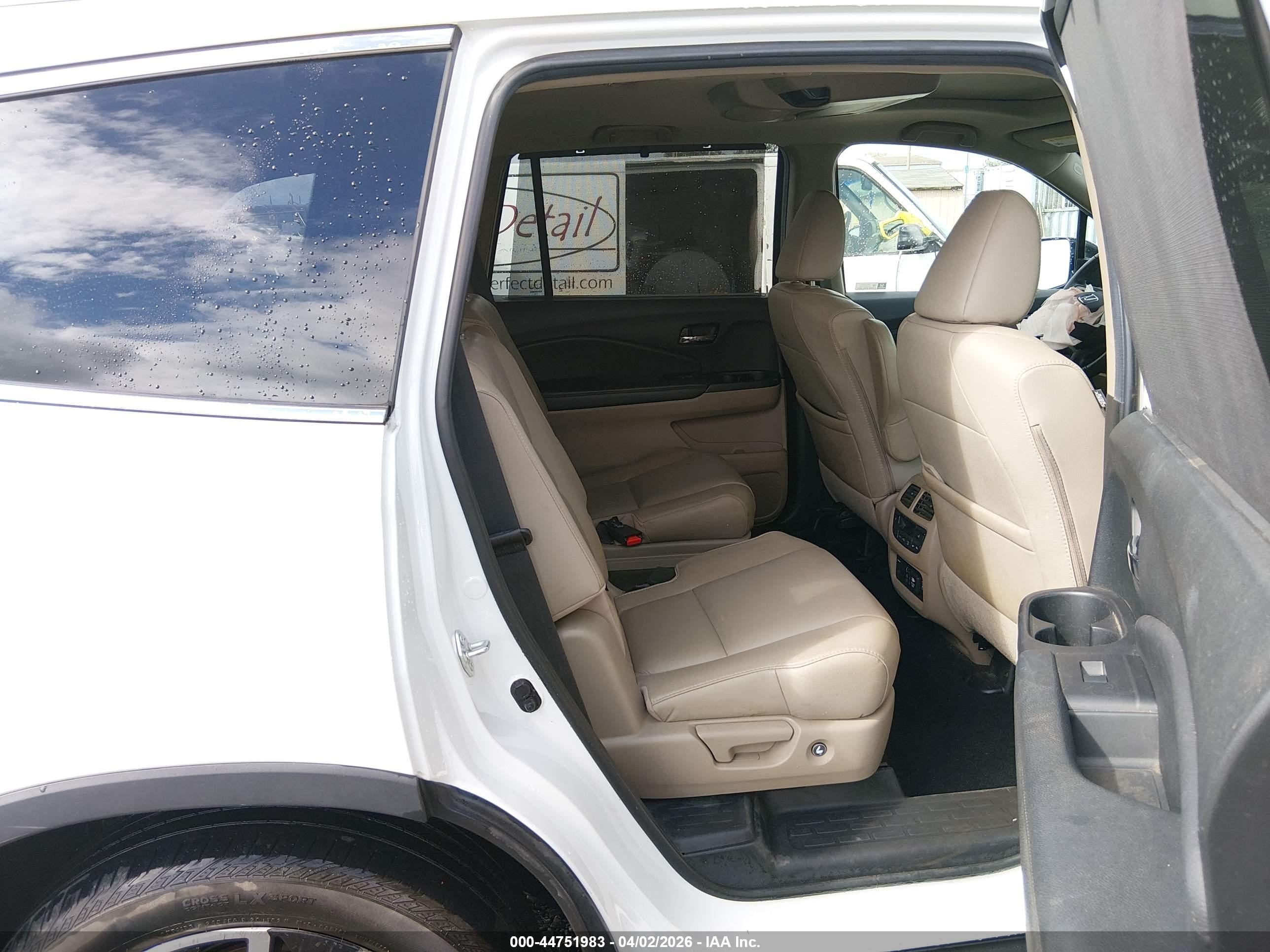 2022 Honda Pilot Awd Touring 7 Passenger White vin: 5FNYF6H60NB011943