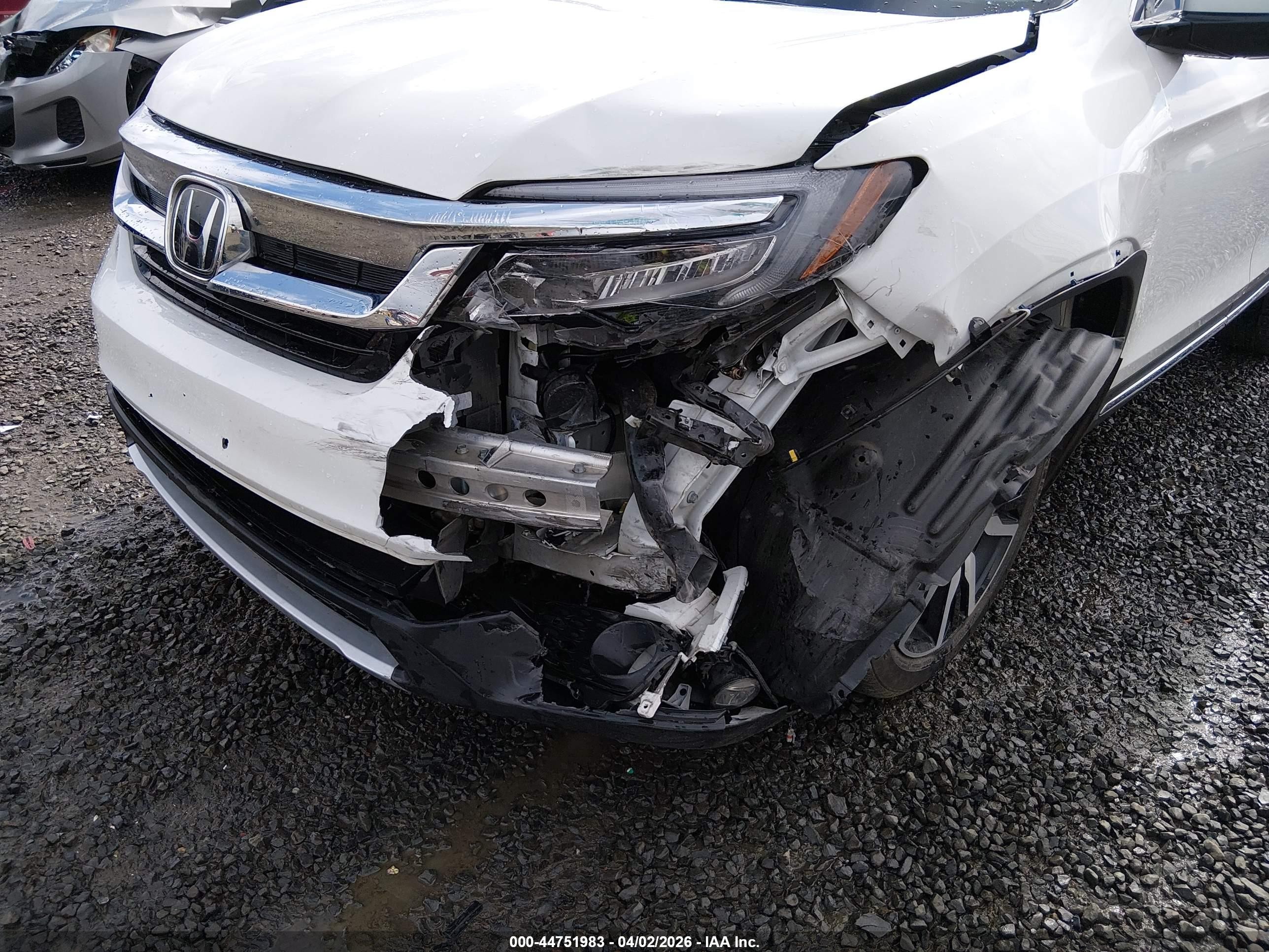 2022 Honda Pilot Awd Touring 7 Passenger White vin: 5FNYF6H60NB011943