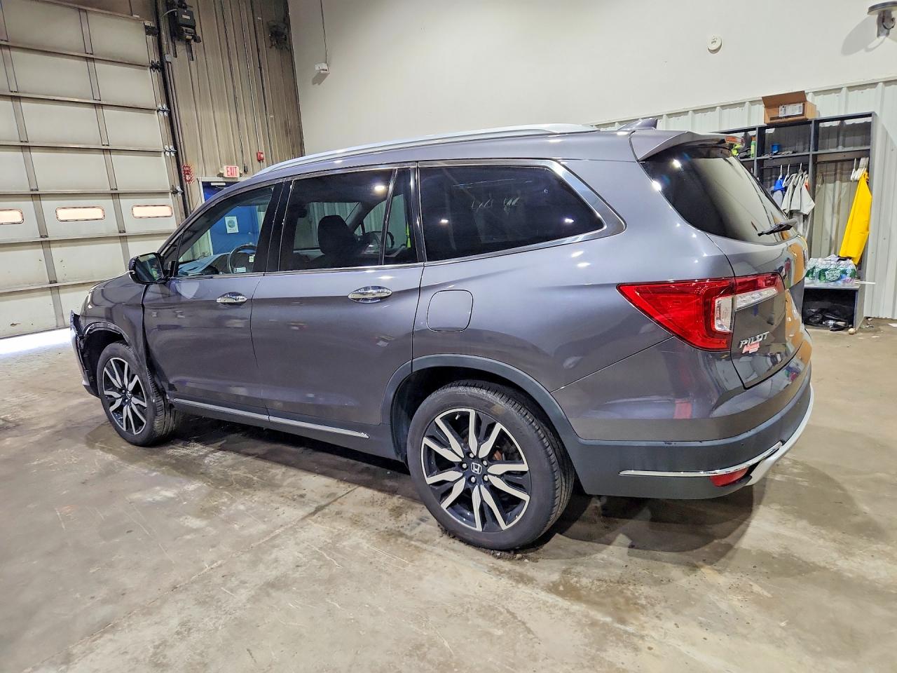 2022 Honda Pilot Touring Gray vin: 5FNYF6H67NB012877