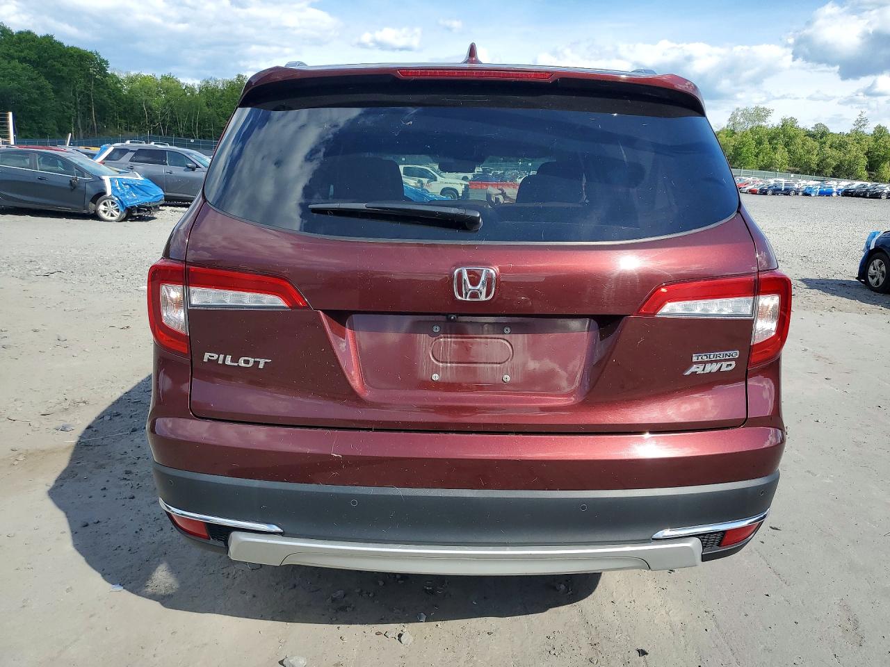 2022 Honda Pilot Touring Maroon vin: 5FNYF6H67NB021708