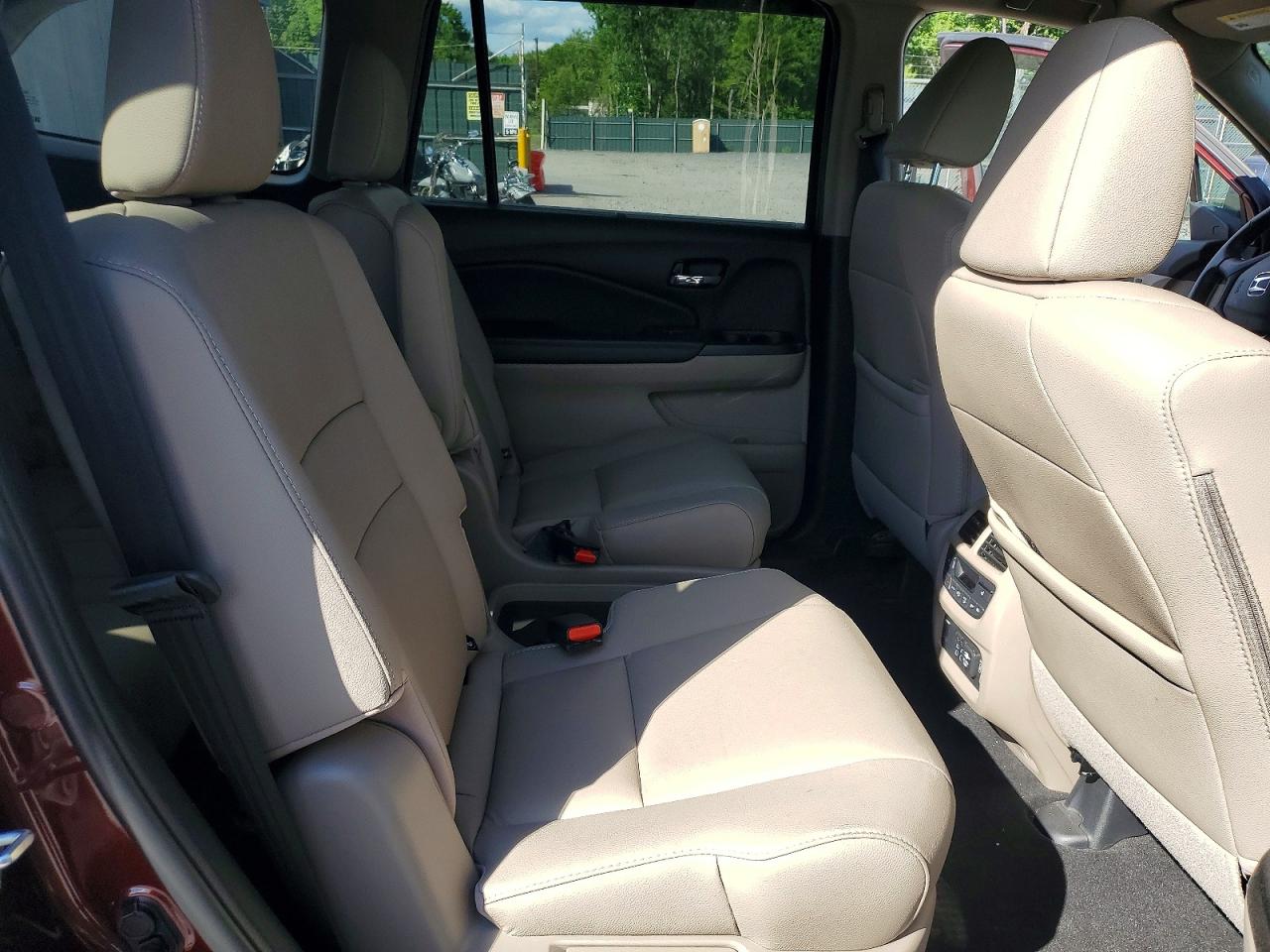 2022 Honda Pilot Touring Maroon vin: 5FNYF6H67NB021708