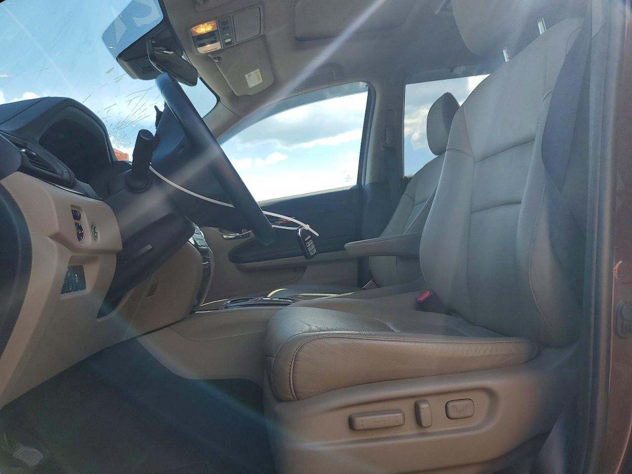 2022 Honda Pilot Touring Maroon vin: 5FNYF6H67NB021708