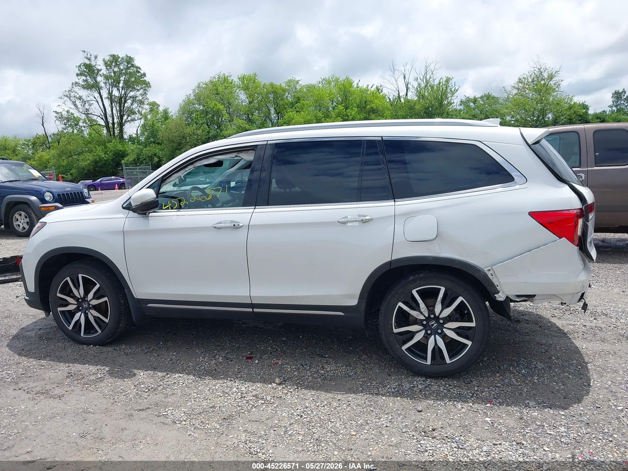 2022 Honda Pilot Awd Touring 7 Passenger White vin: 5FNYF6H6XNB086438