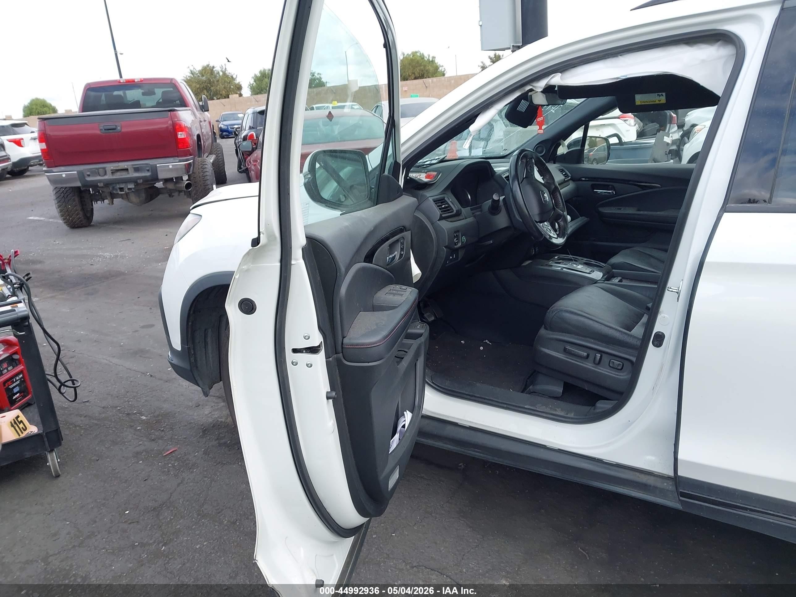 2021 Honda Pilot Awd Black Edition White vin: 5FNYF6H73MB011958