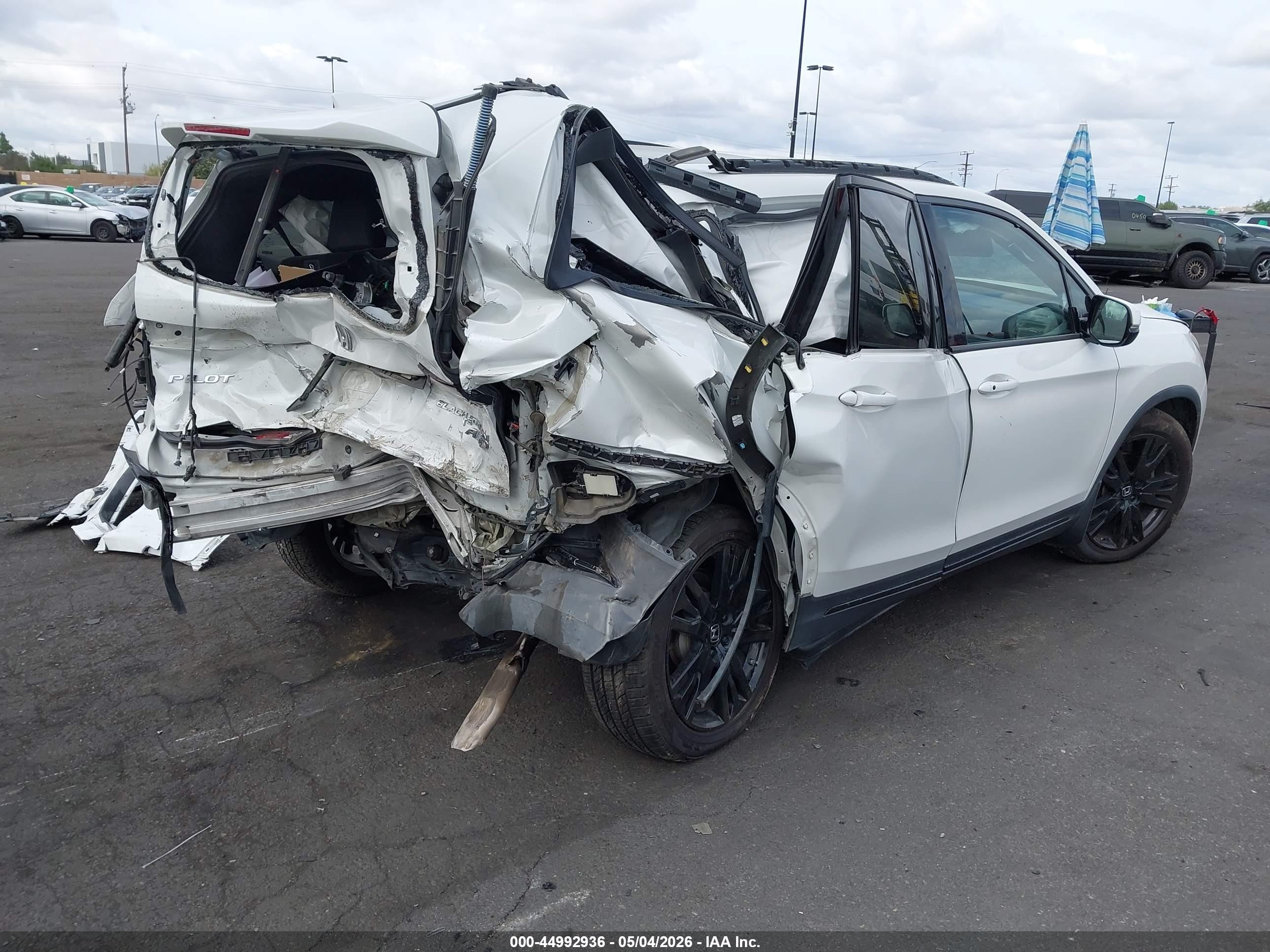 2021 Honda Pilot Awd Black Edition White vin: 5FNYF6H73MB011958