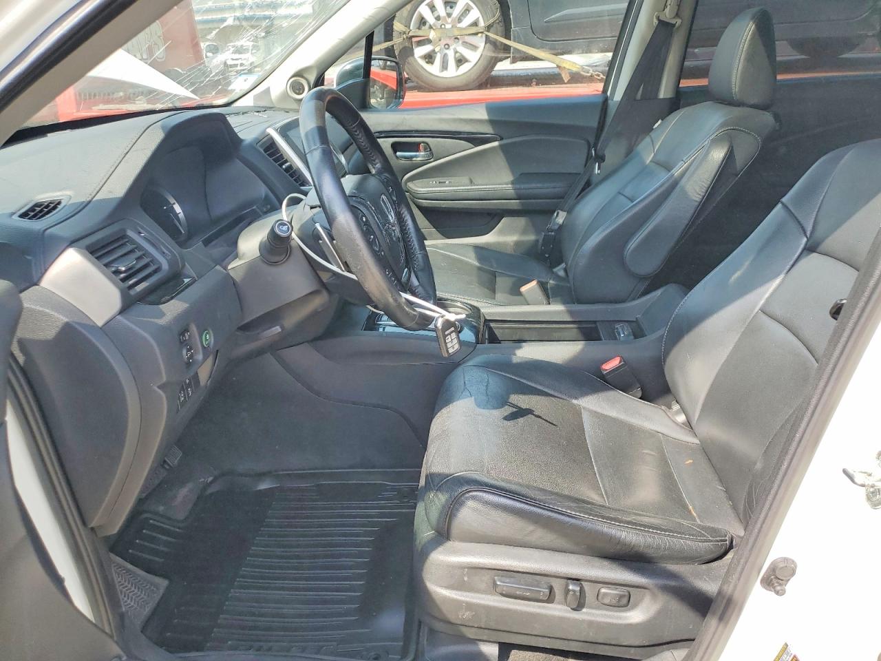 2017 Honda Pilot Touring White vin: 5FNYF6H90HB064723
