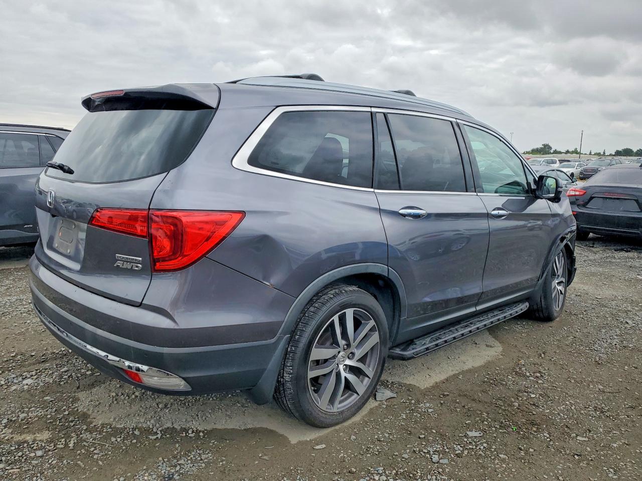 2017 Honda Pilot Touring Gray vin: 5FNYF6H90HB081845