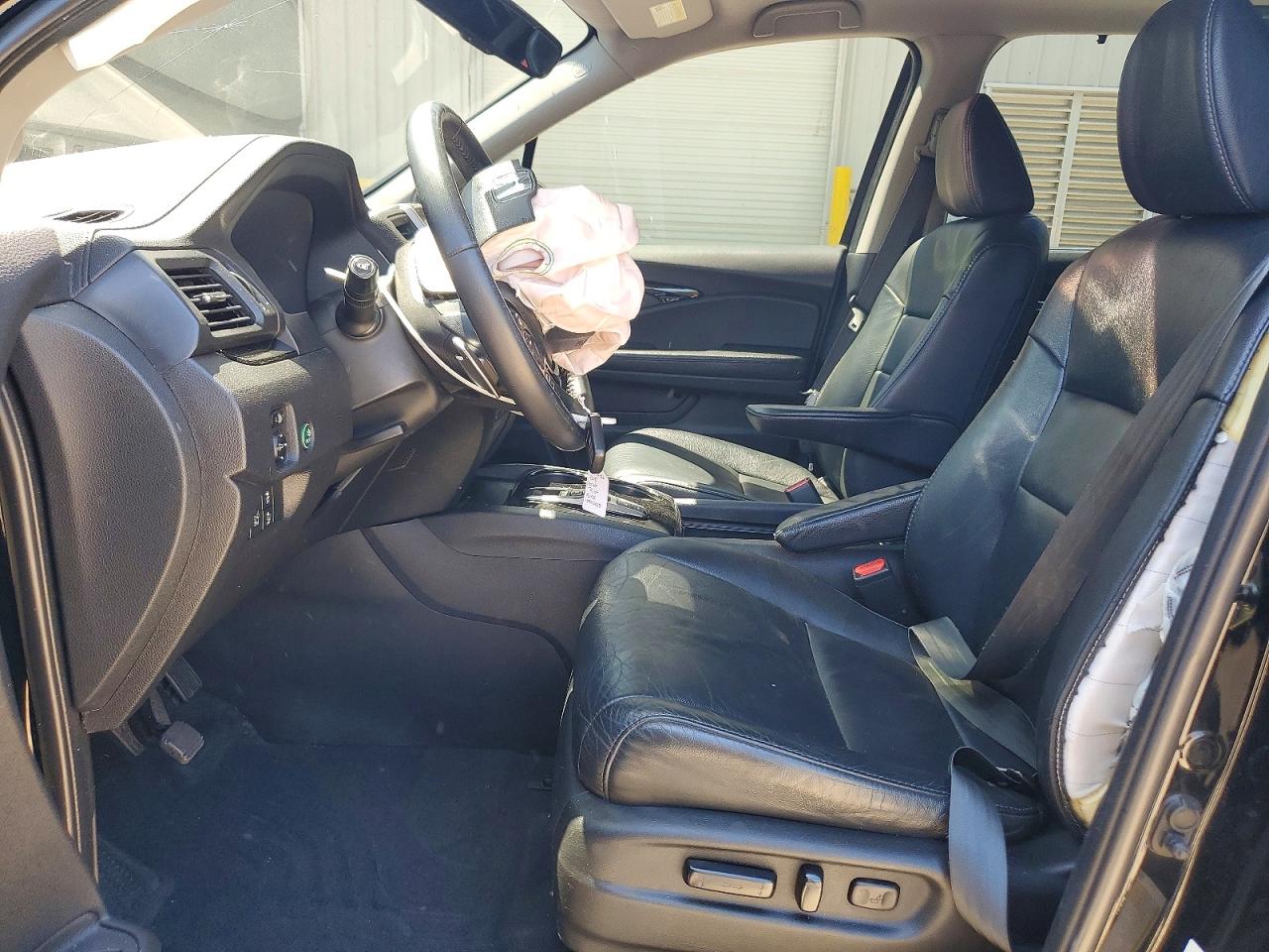 2018 Honda Pilot Touring Black vin: 5FNYF6H90JB056658