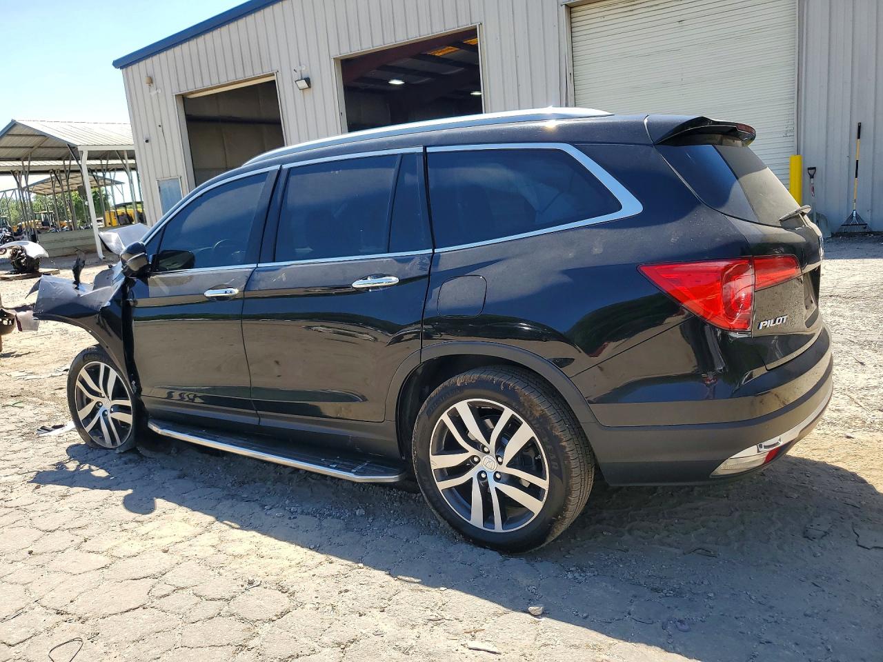 2018 Honda Pilot Touring Black vin: 5FNYF6H90JB056658