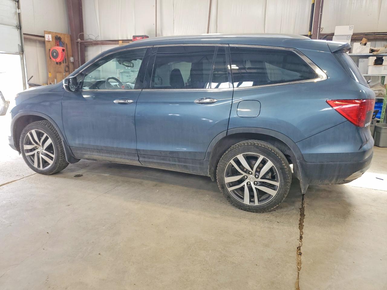 2018 Honda Pilot Touring Blue vin: 5FNYF6H92JB503037
