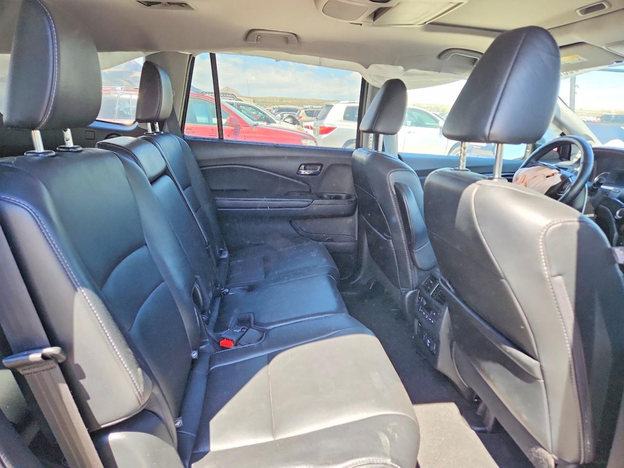 2019 Honda Pilot Touring Black vin: 5FNYF6H92KB004739