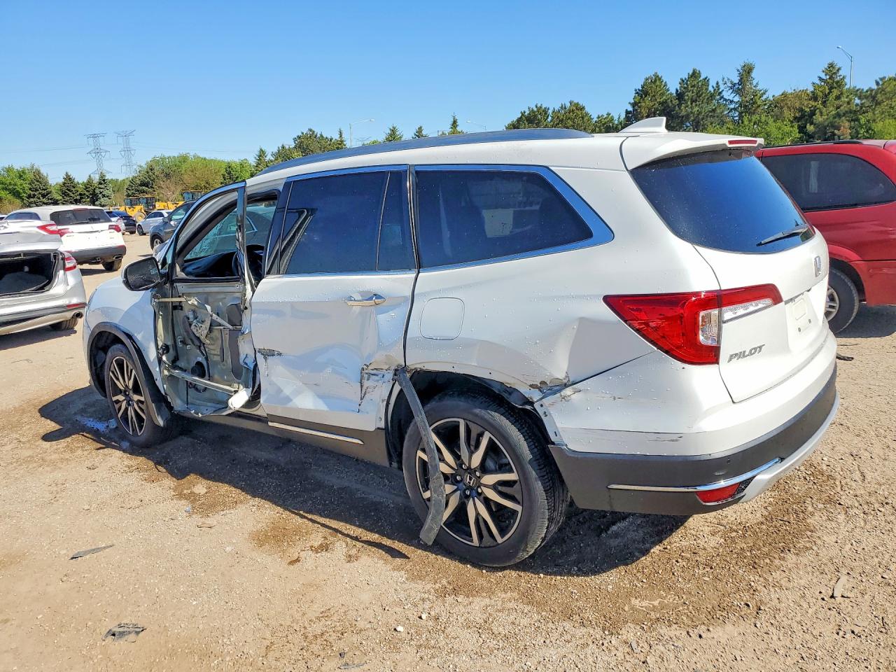 2021 Honda Pilot Touring White vin: 5FNYF6H92MB002038