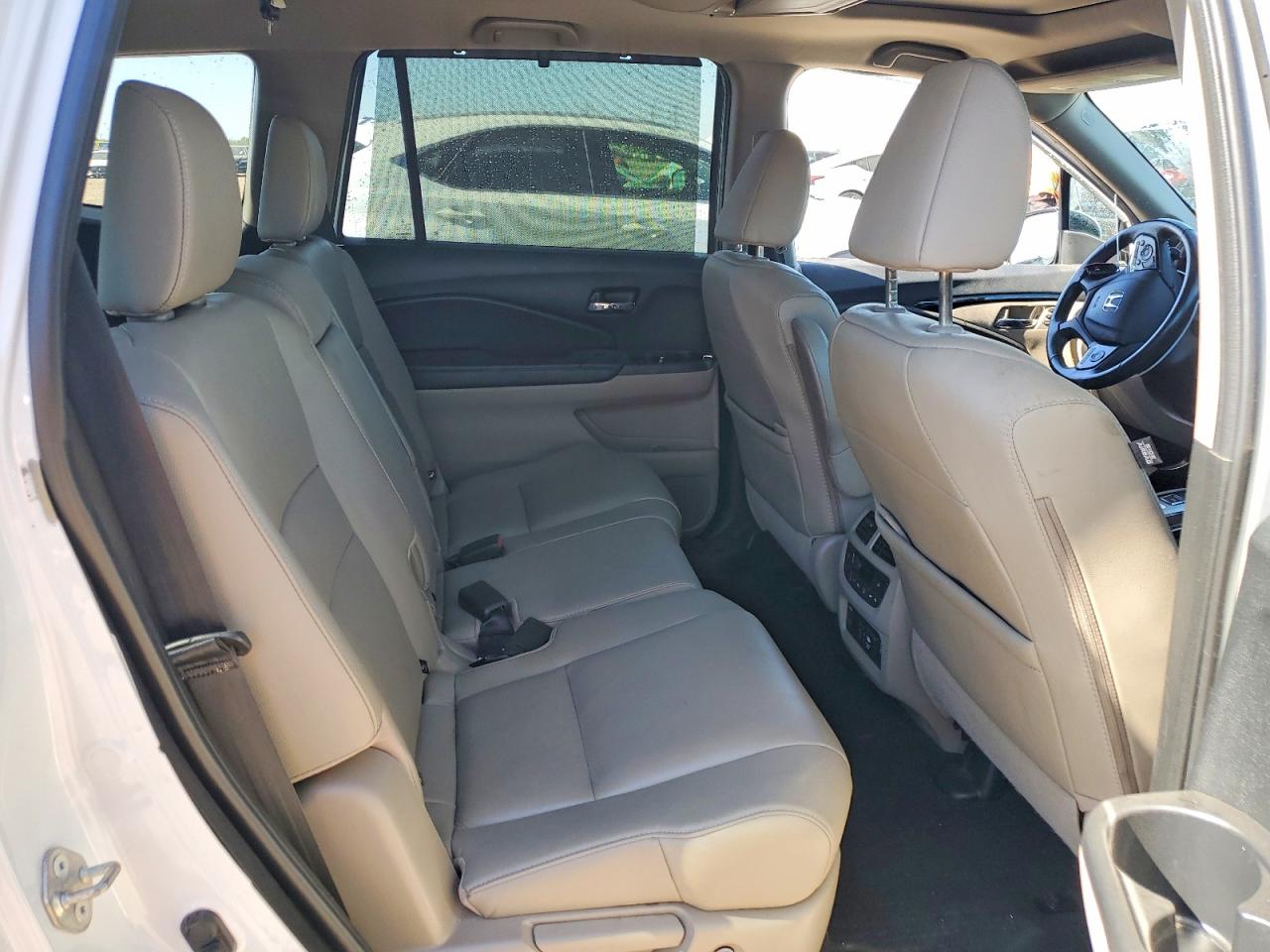 2021 Honda Pilot Touring White vin: 5FNYF6H92MB002038