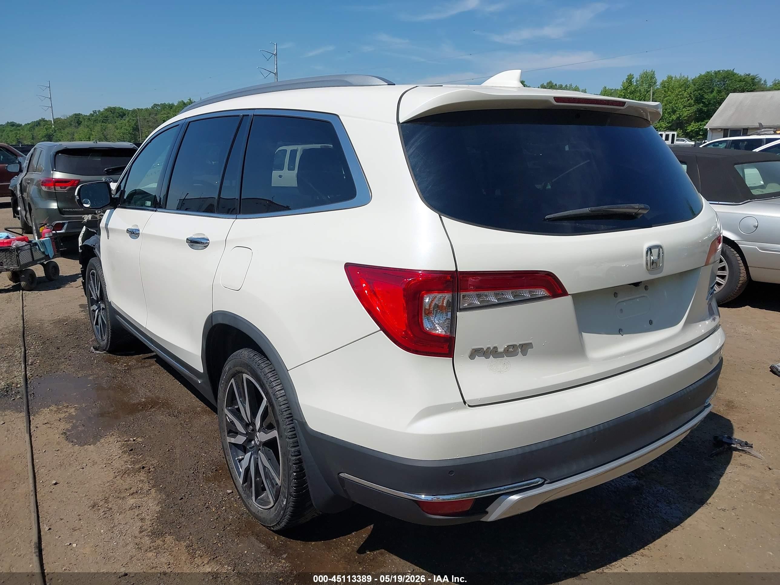2019 Honda Pilot Touring White vin: 5FNYF6H97KB019026