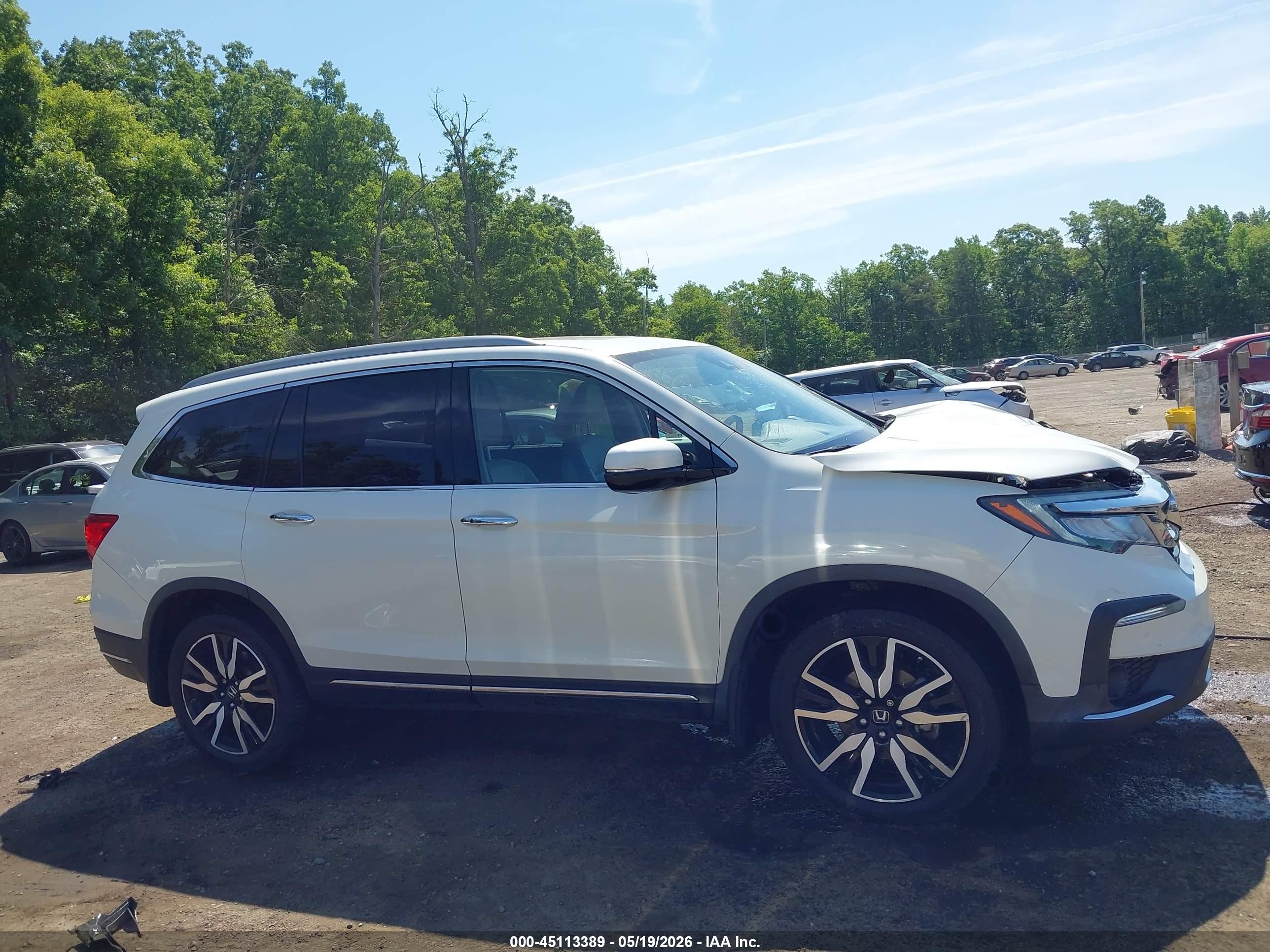 2019 Honda Pilot Touring White vin: 5FNYF6H97KB019026