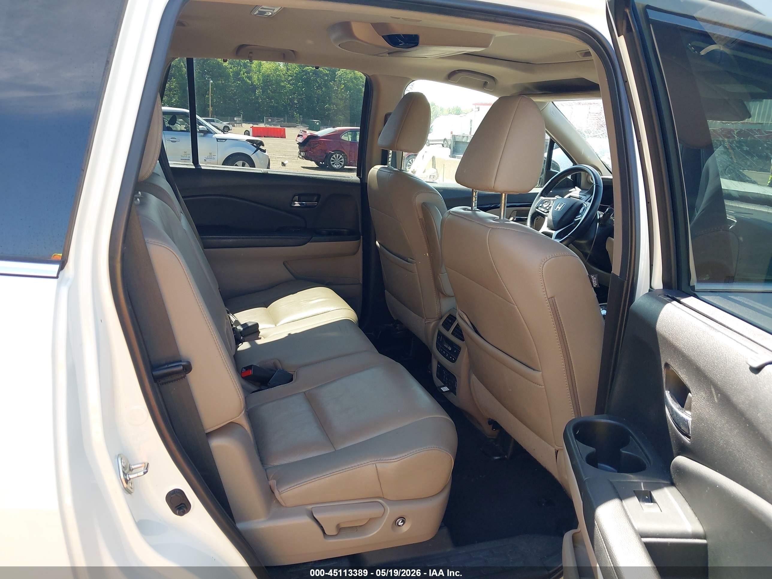 2019 Honda Pilot Touring White vin: 5FNYF6H97KB019026