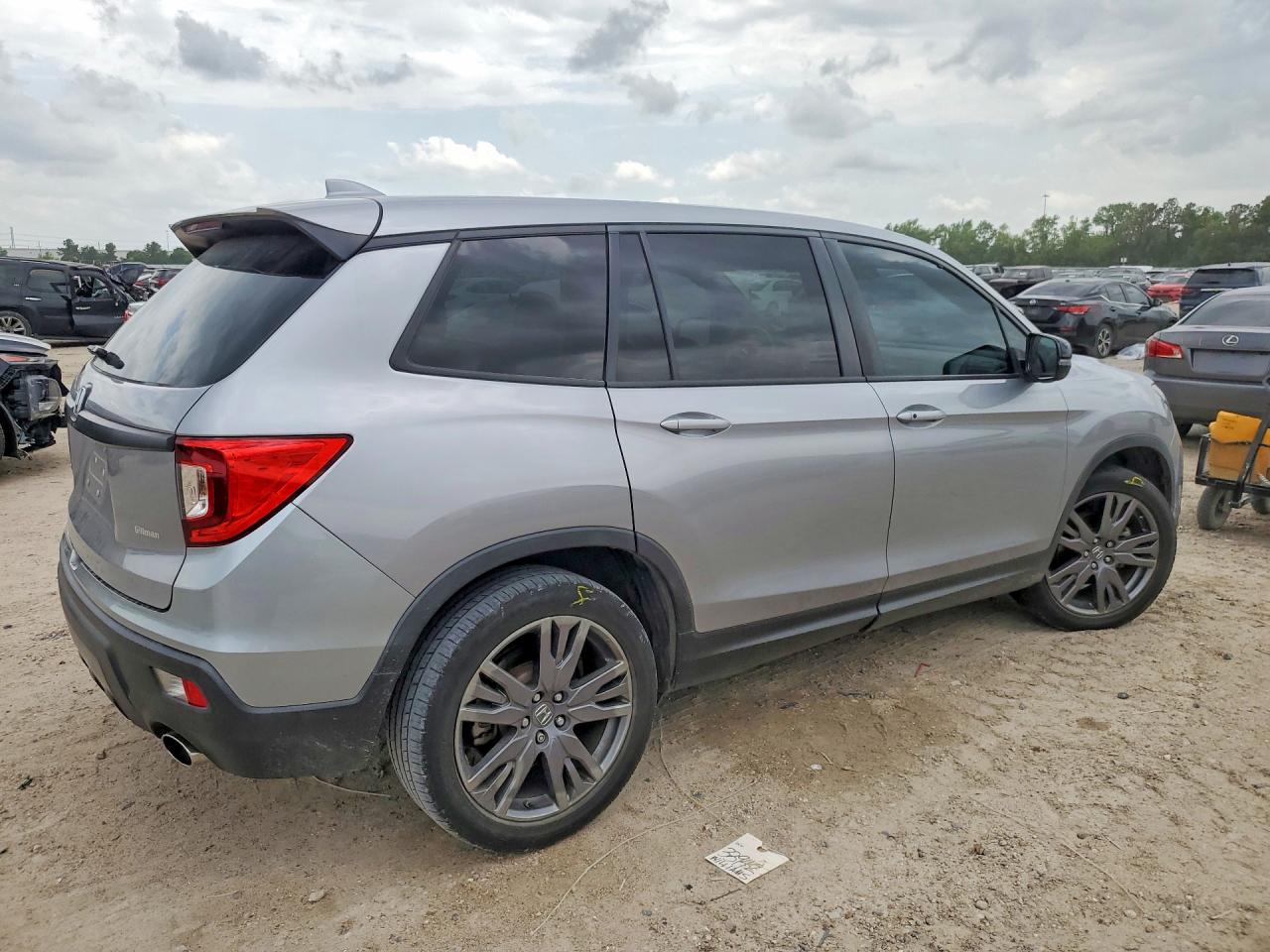 2021 Honda Passport Exl Silver vin: 5FNYF7H51MB011431