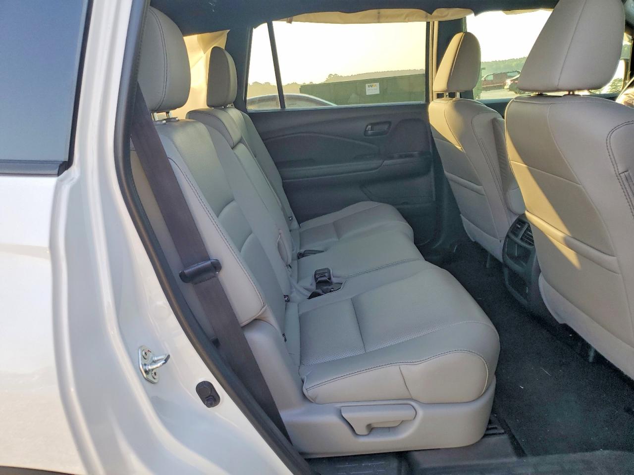 2022 Honda Passport Sport Белый vin: 5FNYF7H52NB007194