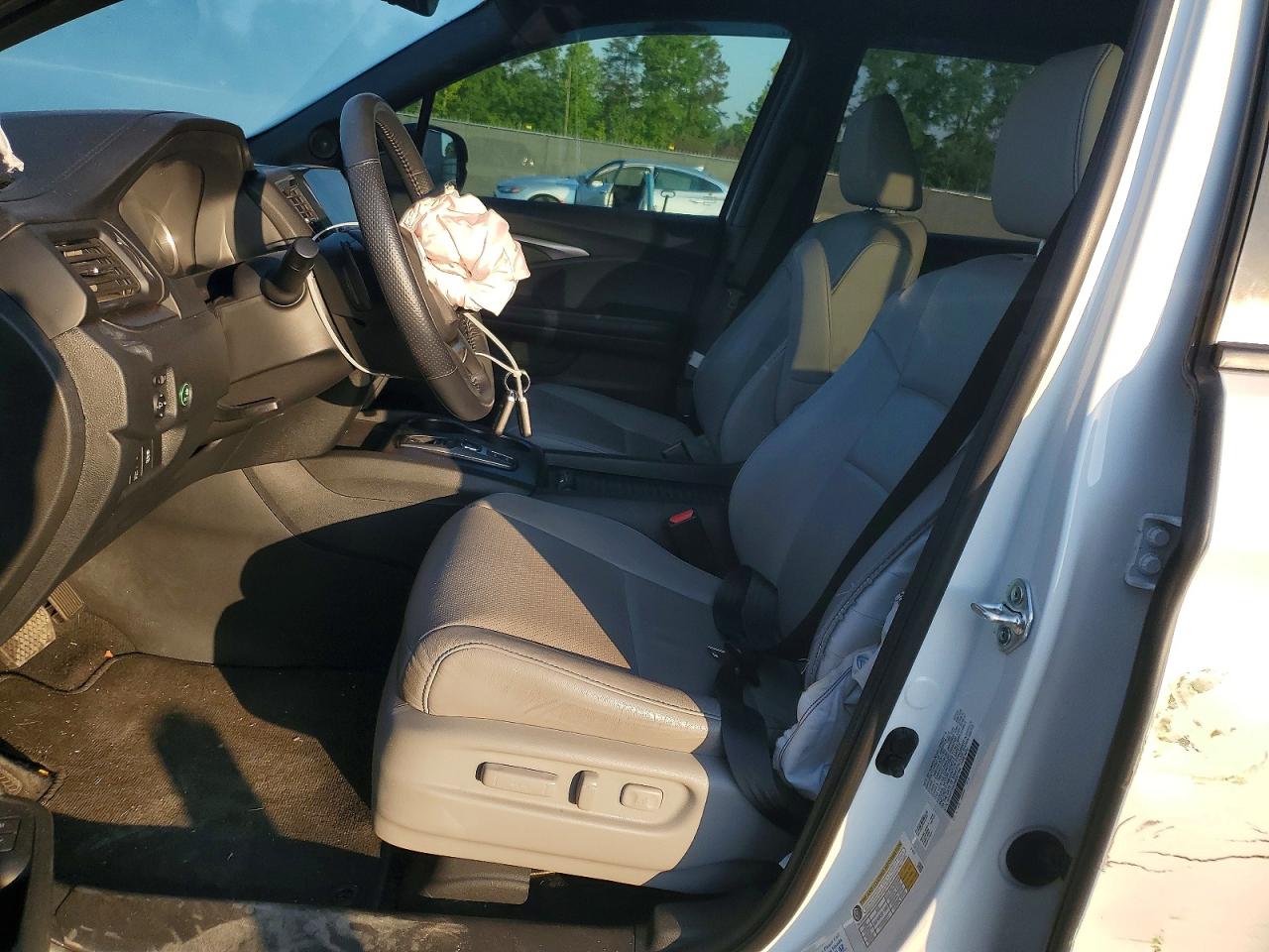 2022 Honda Passport Sport Белый vin: 5FNYF7H52NB007194