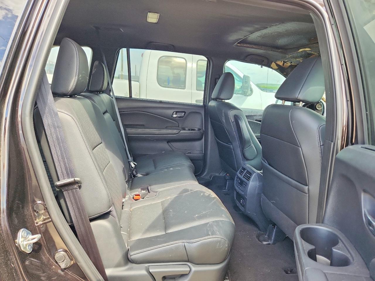 2019 Honda Passport Touring Черный vin: 5FNYF7H95KB000819