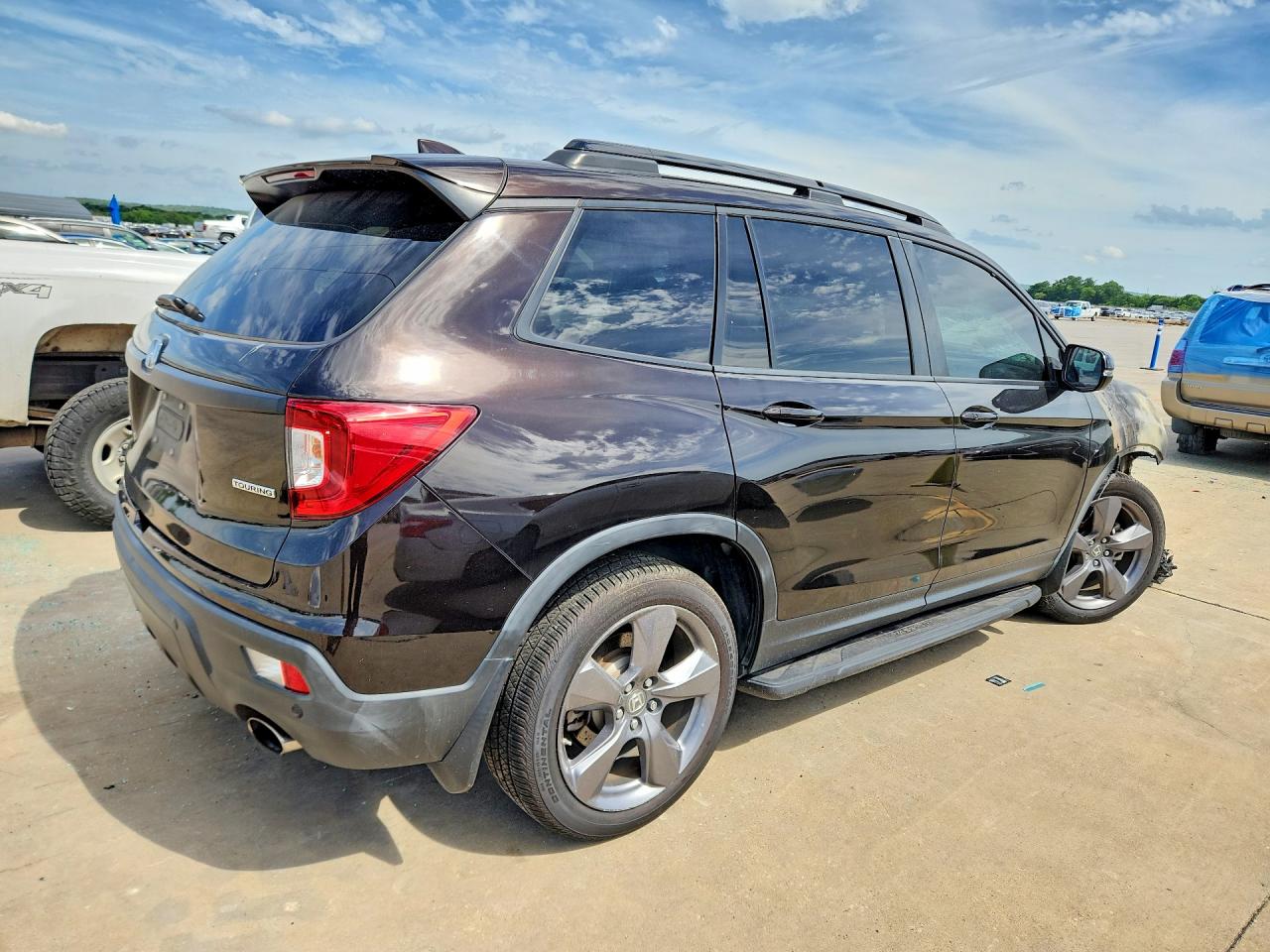 2019 Honda Passport Touring Черный vin: 5FNYF7H95KB000819