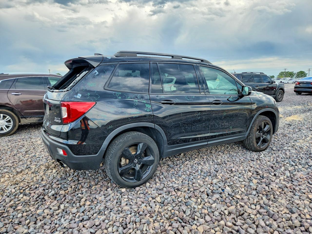 2021 Honda Passport Elite Black vin: 5FNYF8H01MB039627