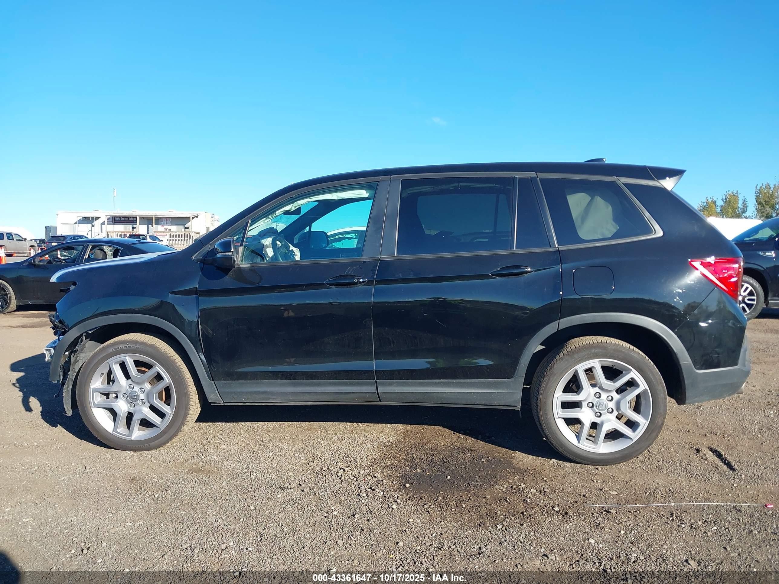 2024 Honda Passport Awd Ex-l Black vin: 5FNYF8H54RB023893