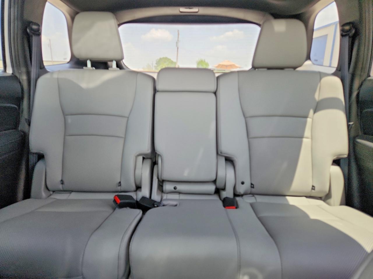 2022 Honda Passport Exl Silver vin: 5FNYF8H59NB027724