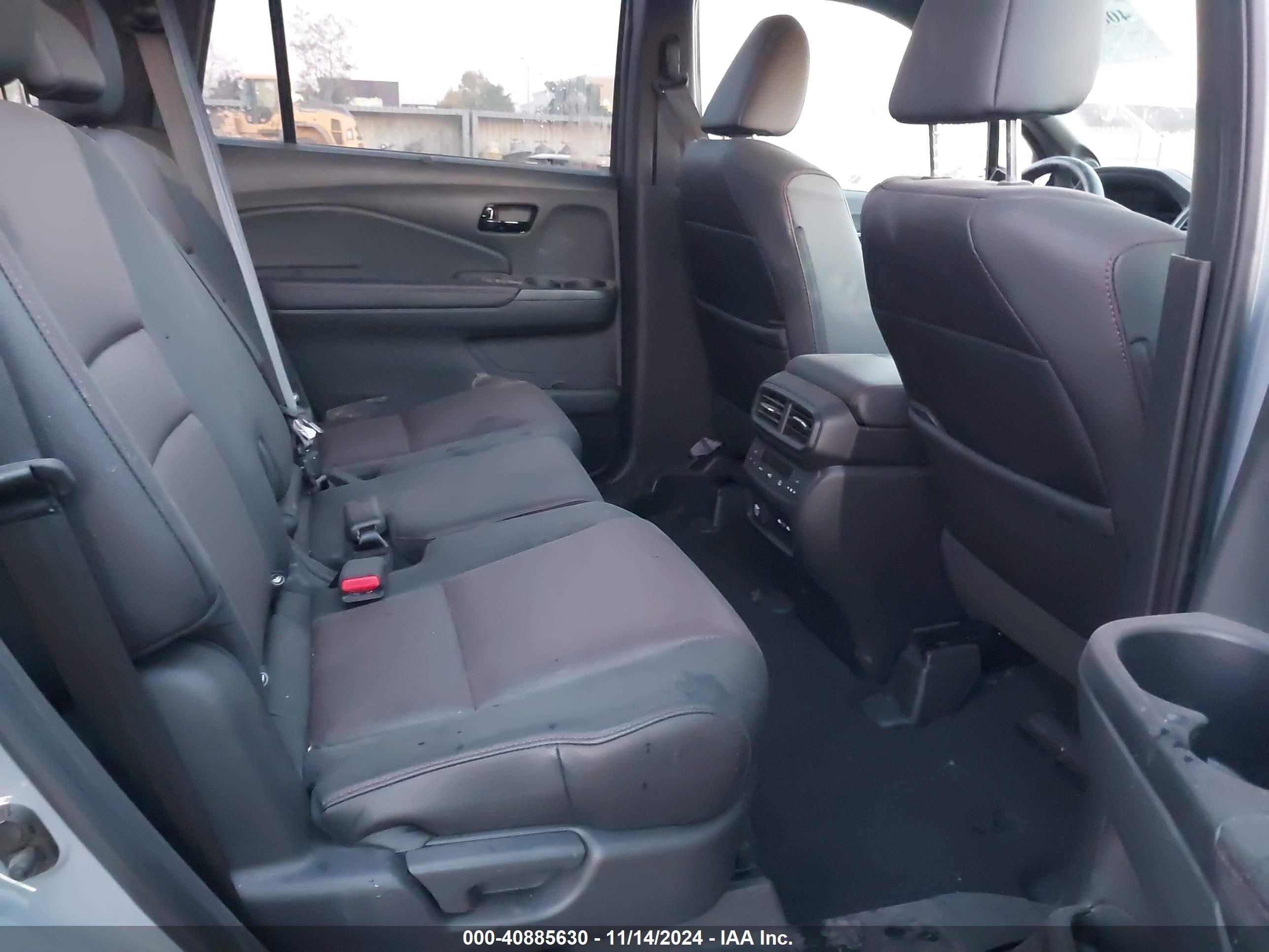 2024 Honda Passport Awd Black Gray vin: 5FNYF8H84RB009762