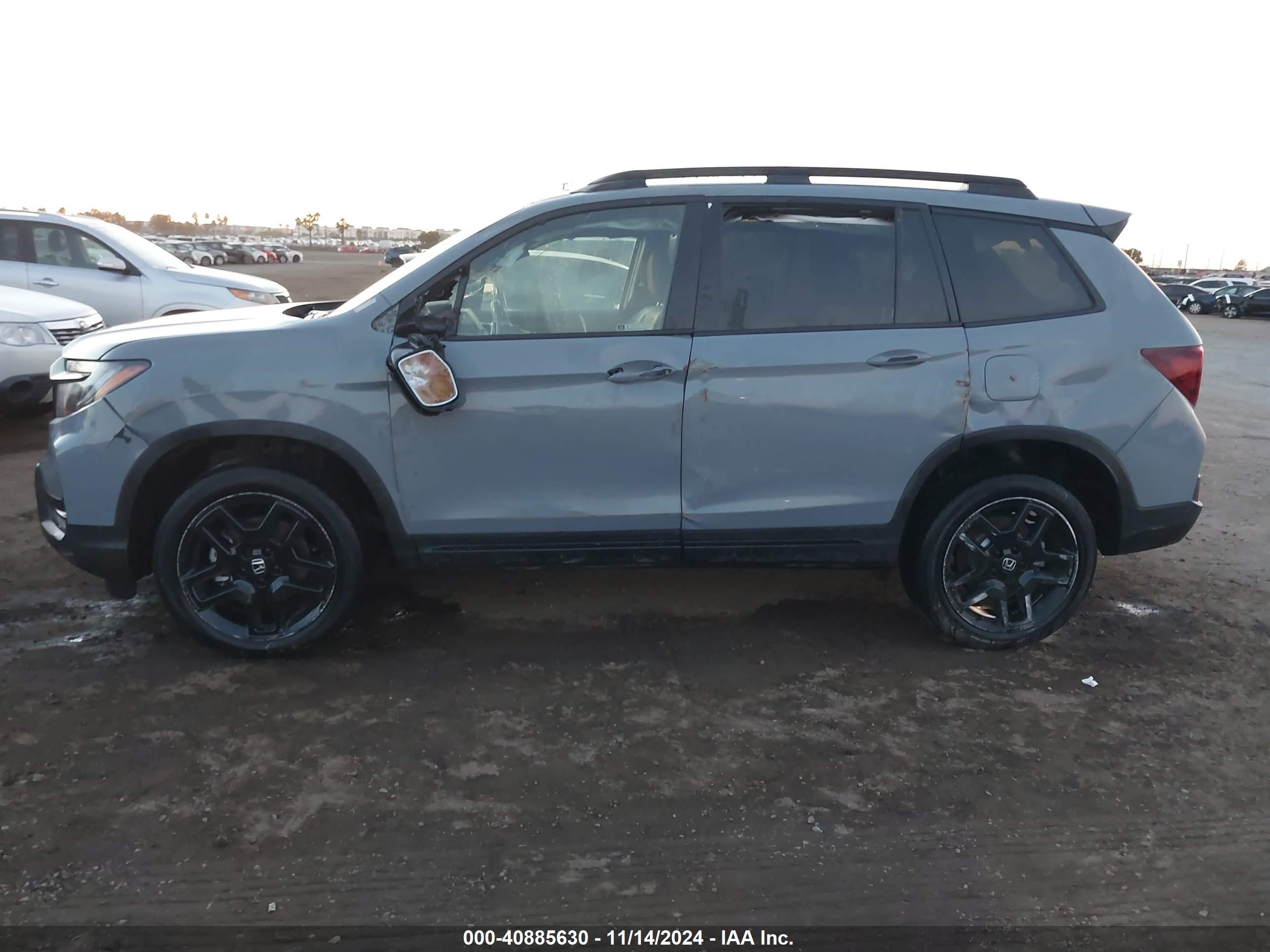 2024 Honda Passport Awd Black Gray vin: 5FNYF8H84RB009762