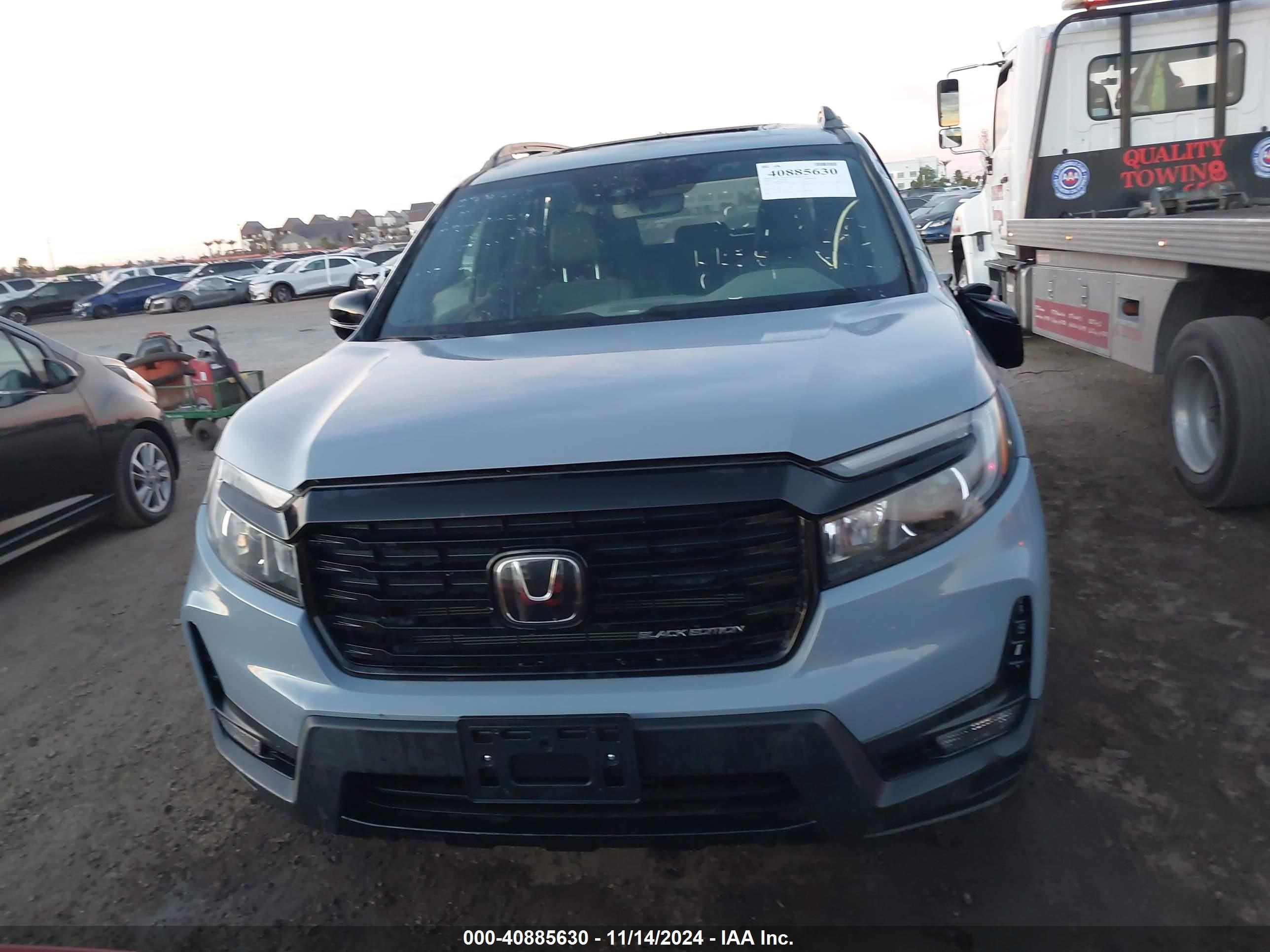 2024 Honda Passport Awd Black Gray vin: 5FNYF8H84RB009762