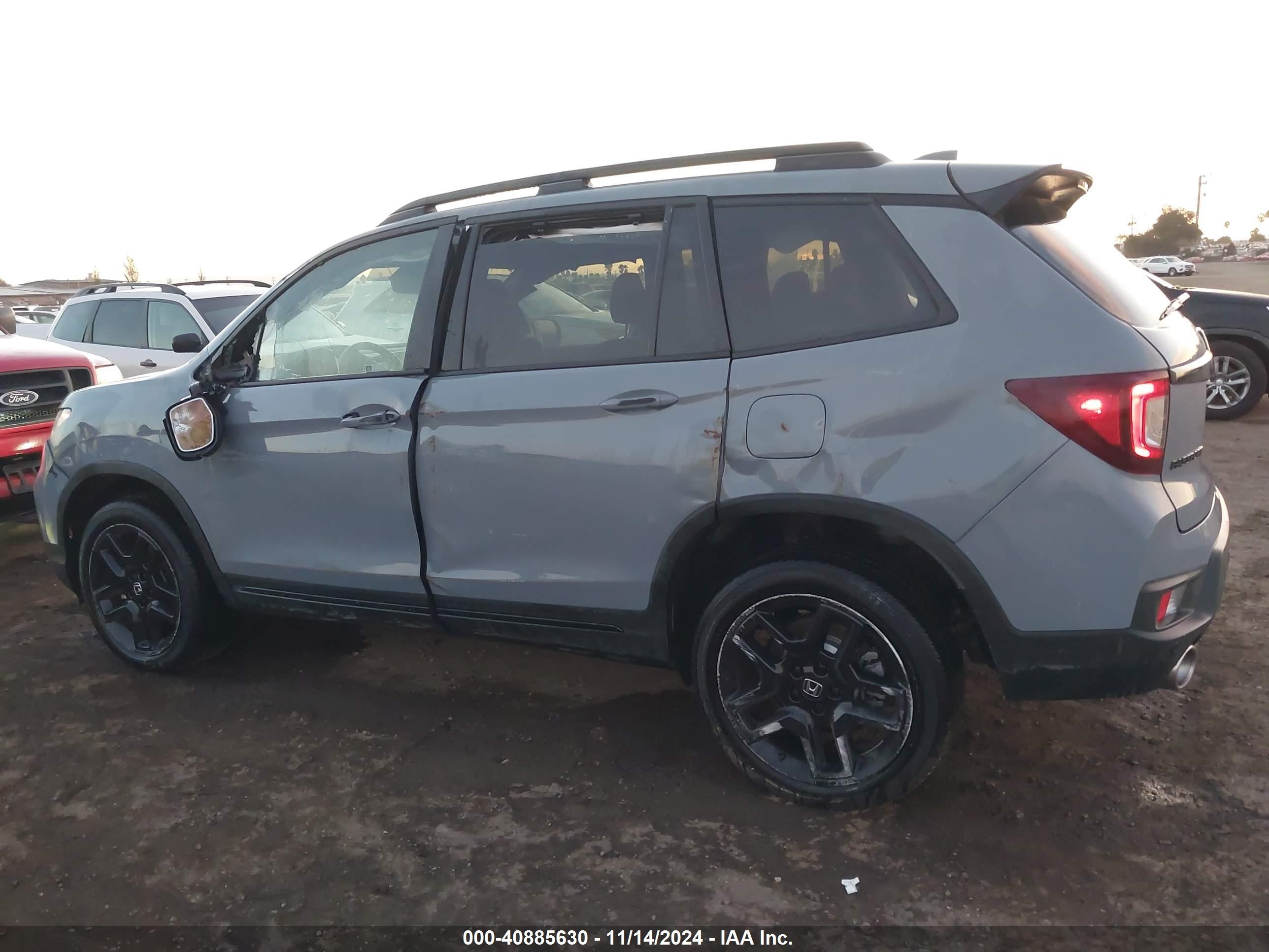 2024 Honda Passport Awd Black Gray vin: 5FNYF8H84RB009762